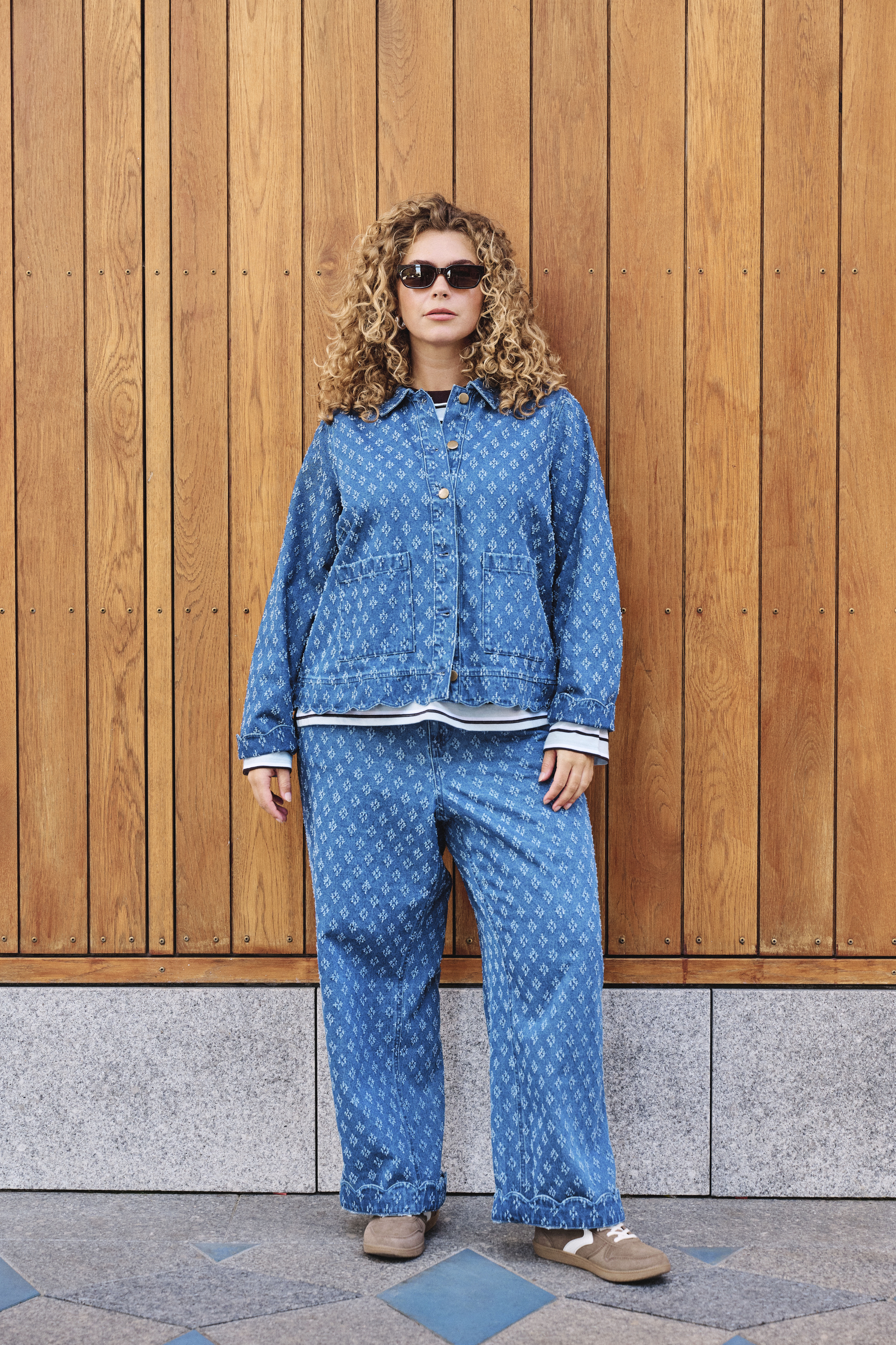 ZizziL&auml;ssiger Stil aus blauem Denim, , Model