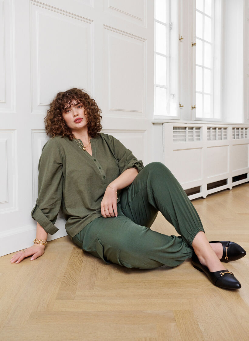 Hemdbluse aus Baumwolle mit V-Ausschnitt, Thyme, Image image number 0