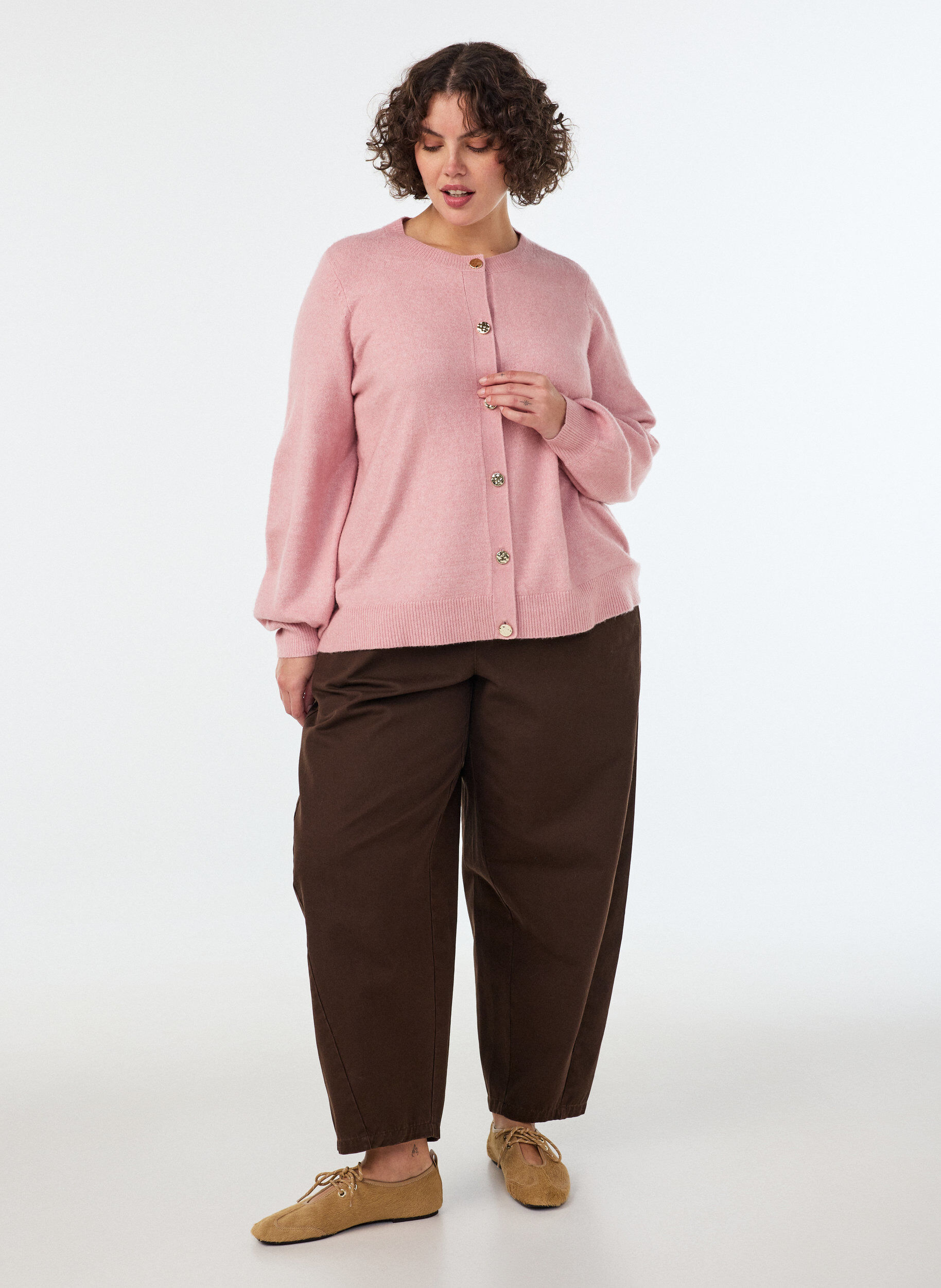 ZizziStrickjacke aus weichem Strick mit goldfarbenen Kn&ouml;pfen, Rot, Model image number 1