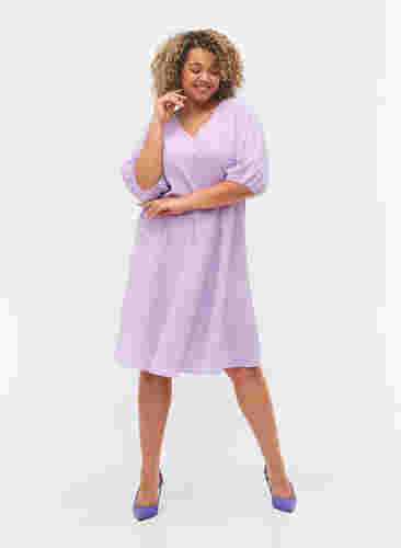 Kleid in Crêpe-Qualität mit V-Ausschnitt und Ballonärmeln, Lavendula, Model image number 2