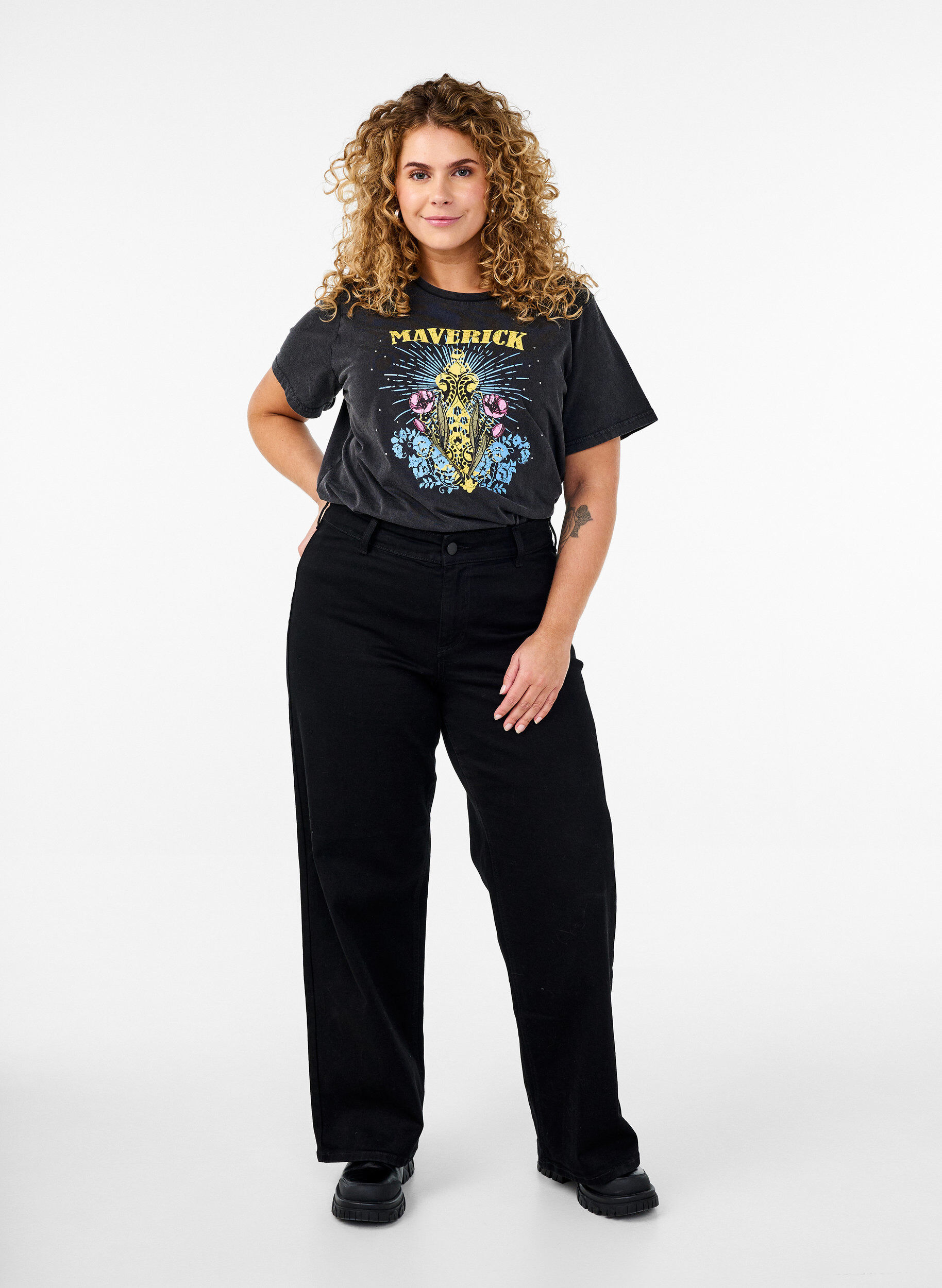 ZizziT-Shirt aus Bio-Baumwolle mit Grafikprint, Grau, Model image number 1