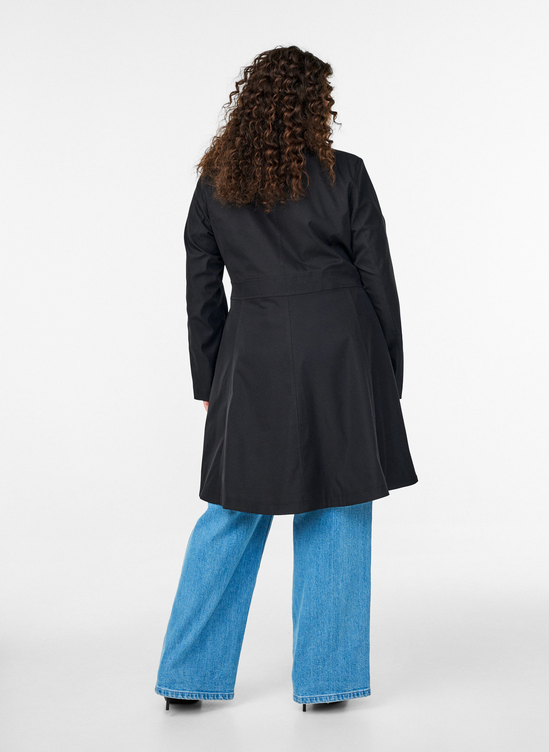 ZizziFr&uuml;hlingsmantel in A-Linie mit doppelreihiger Knopfleiste, Schwarz, Model image number 2