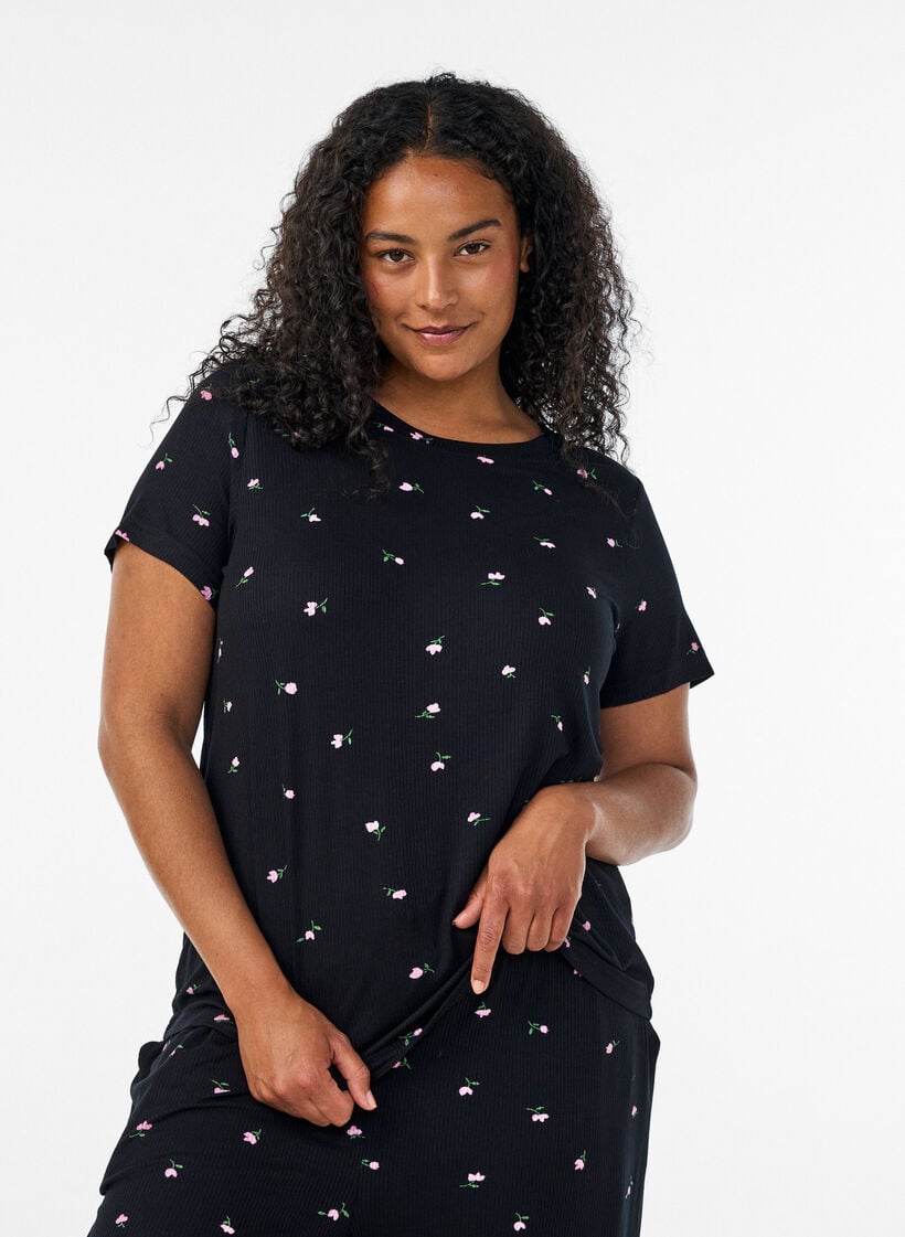 Gebl&uuml;mtes Pyjamaoberteil mit Rippstruktur, Schwarz, Model image number 0