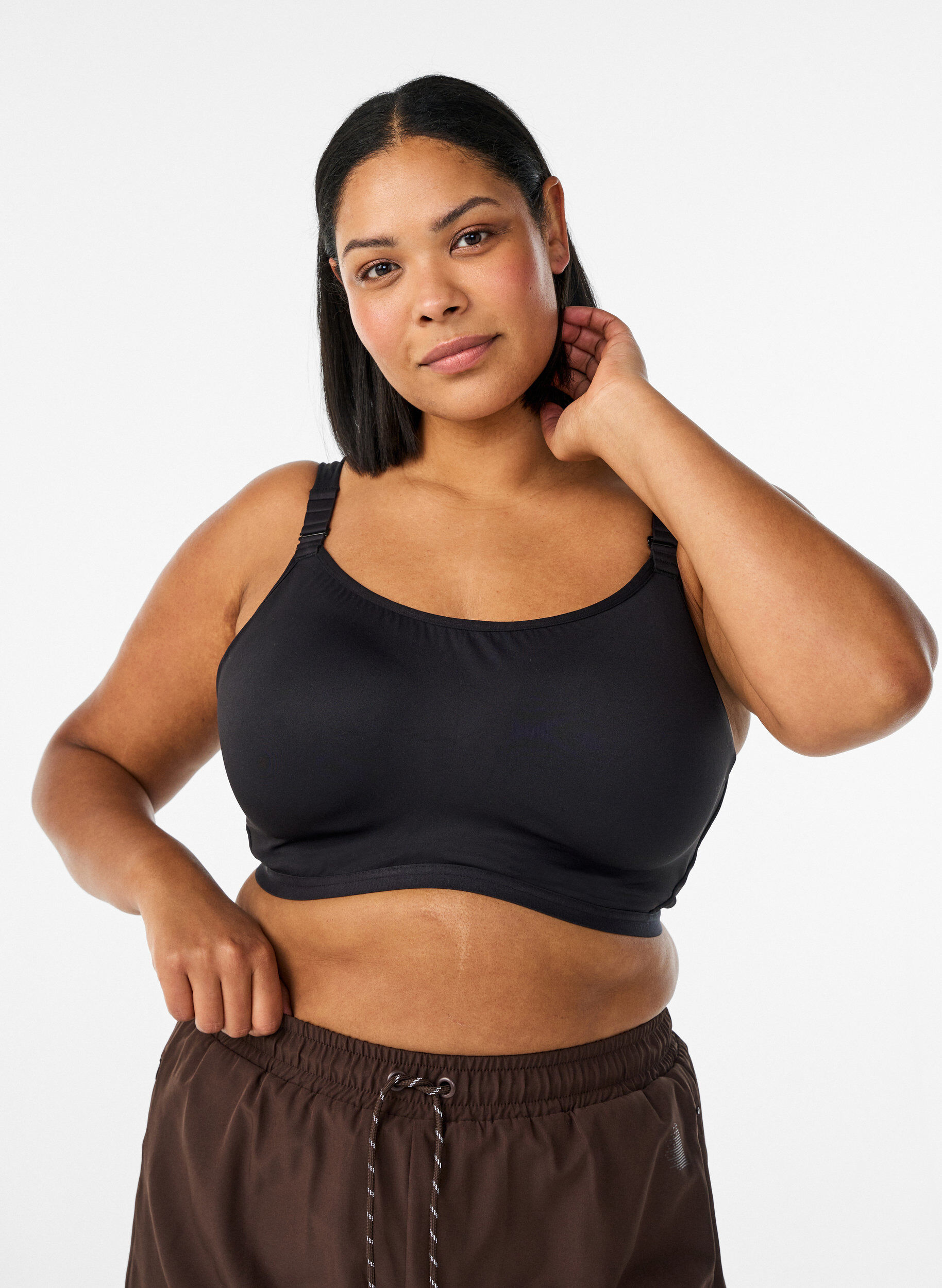 ZizziSport-BH f&uuml;r starken Halt mit B&uuml;gel und gepolsterten Tr&auml;gern, Schwarz, Model image number 0