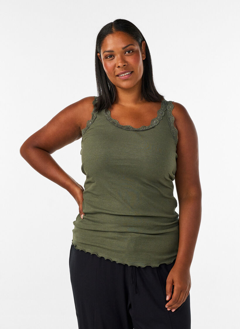 Top mit Spitzensaum, Gr&uuml;n, Model image number 0