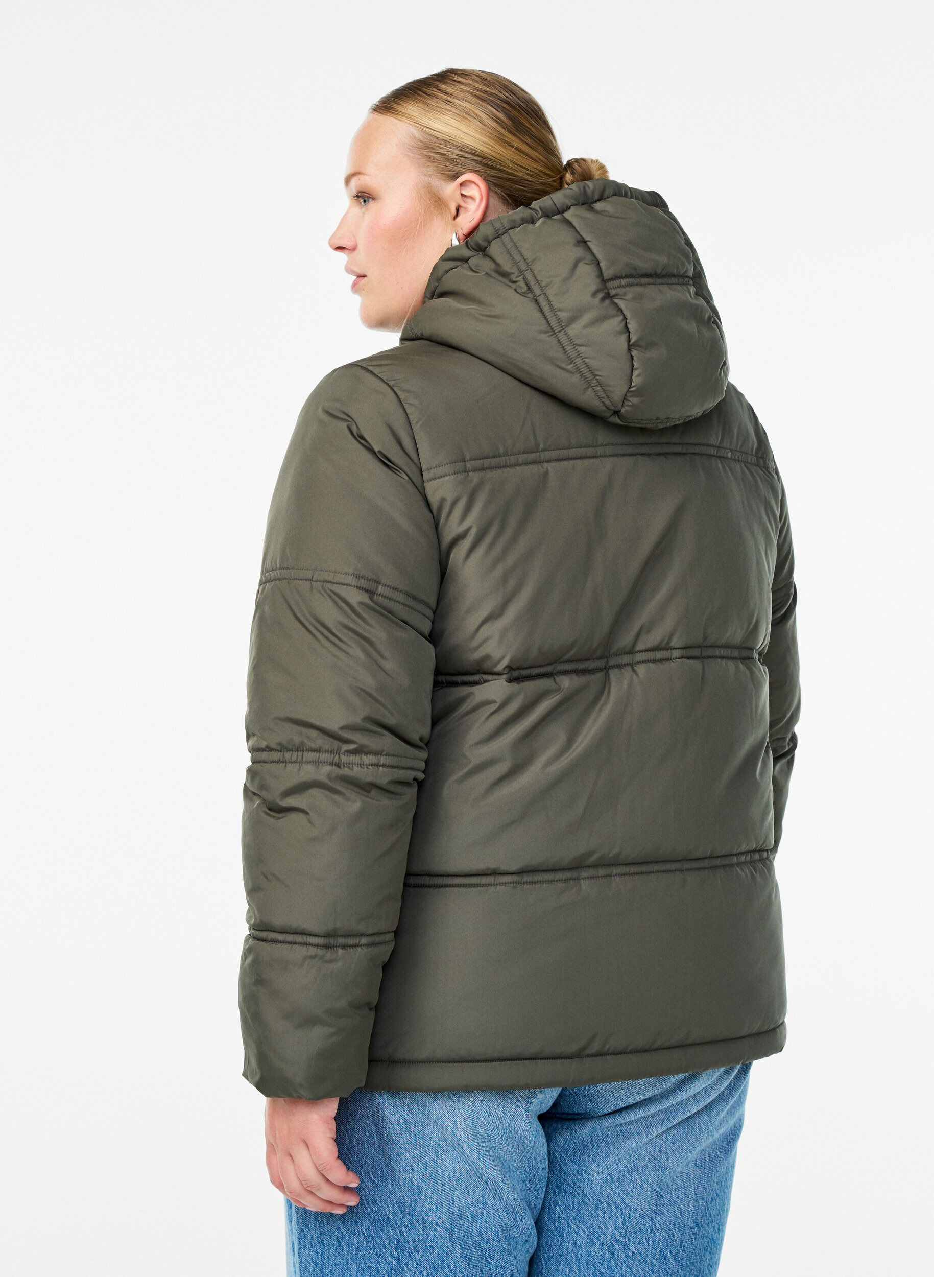 ZizziKurze Steppjacke mit Kapuze und Zwei-Wege-Rei&szlig;verschluss, Grau, Model image number 2