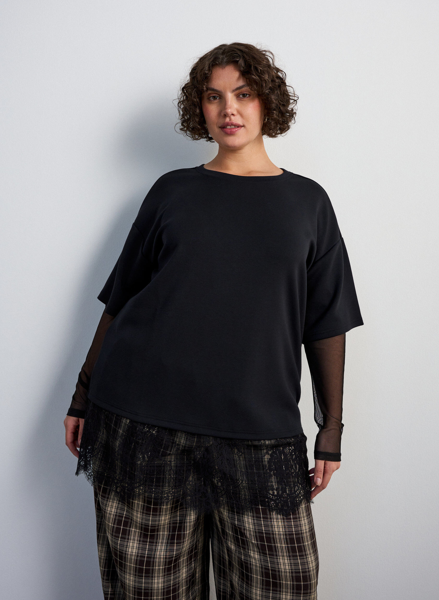 ZizziBluse mit Mesh-&Auml;rmeln und Spitzenbesatz, Schwarz, Model image number 0