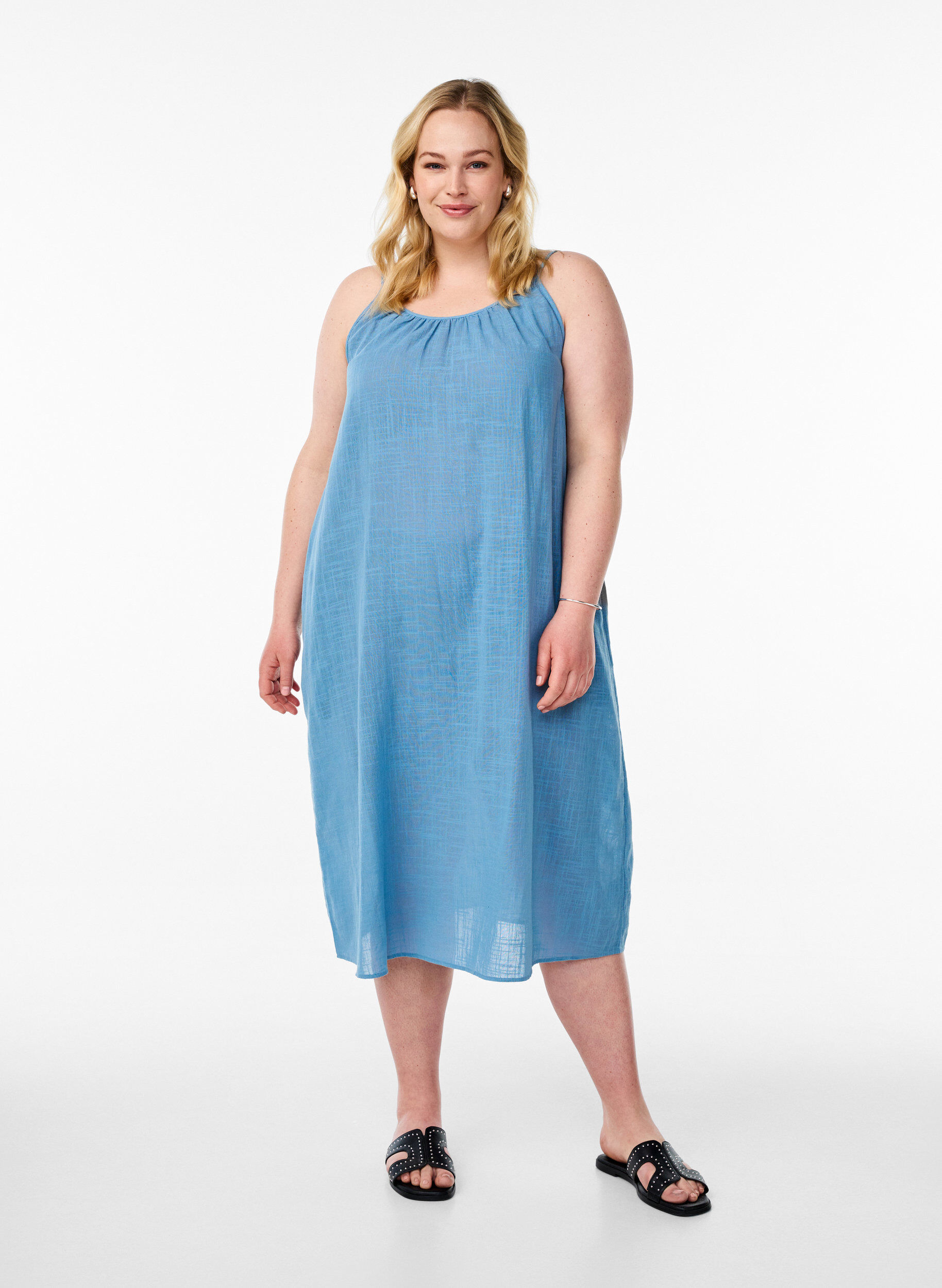 FLASH - Baumwollkleid mit Midi-L&auml;nge und Tr&auml;gern, Blau, Model