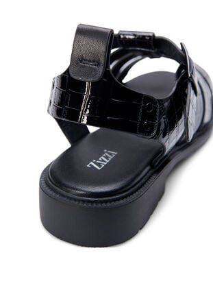 Weit geschnittene Sandale aus glänzendem Krokodilleder, Black, Packshot image number 4