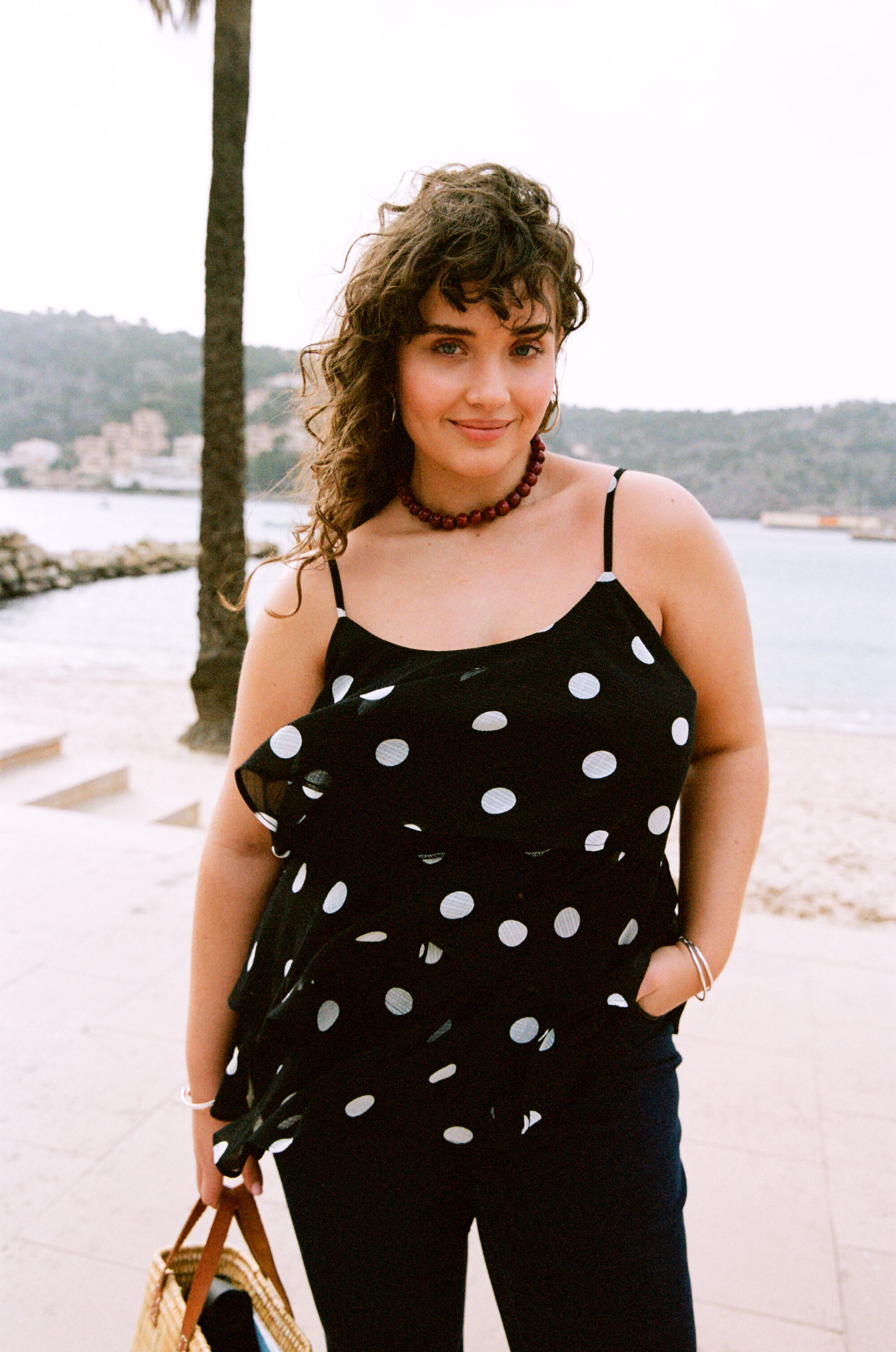 ZizziGepunkteter Sommerstil mit Ecken und Kanten, , Model