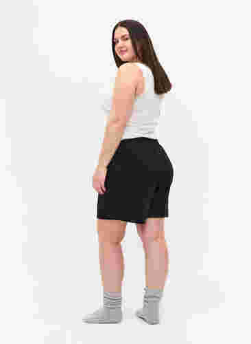 Lockere Shorts mit Struktur, Black, Model image number 1