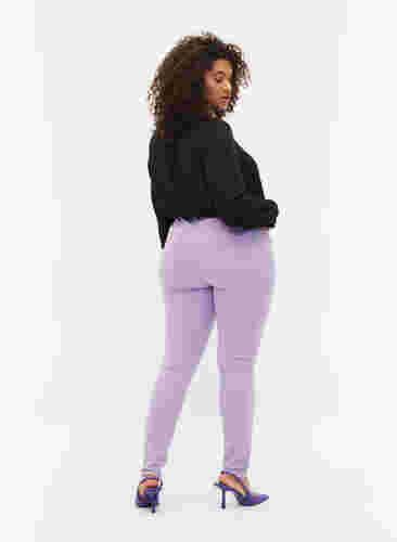 Hochtaillierte Amy Jeans mit Super Slim Passform, Lavender, Model image number 1