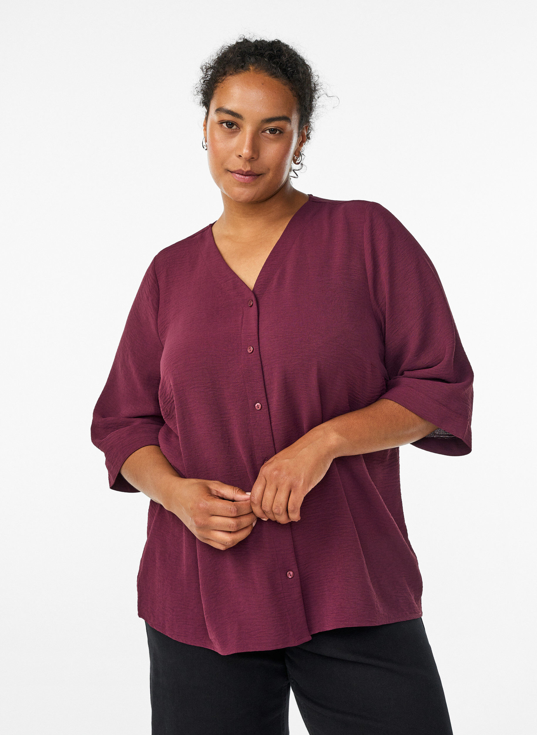 Bluse mit V-Ausschnitt und 3/4-&Auml;rmeln, Dunkles Bordeaux, Model