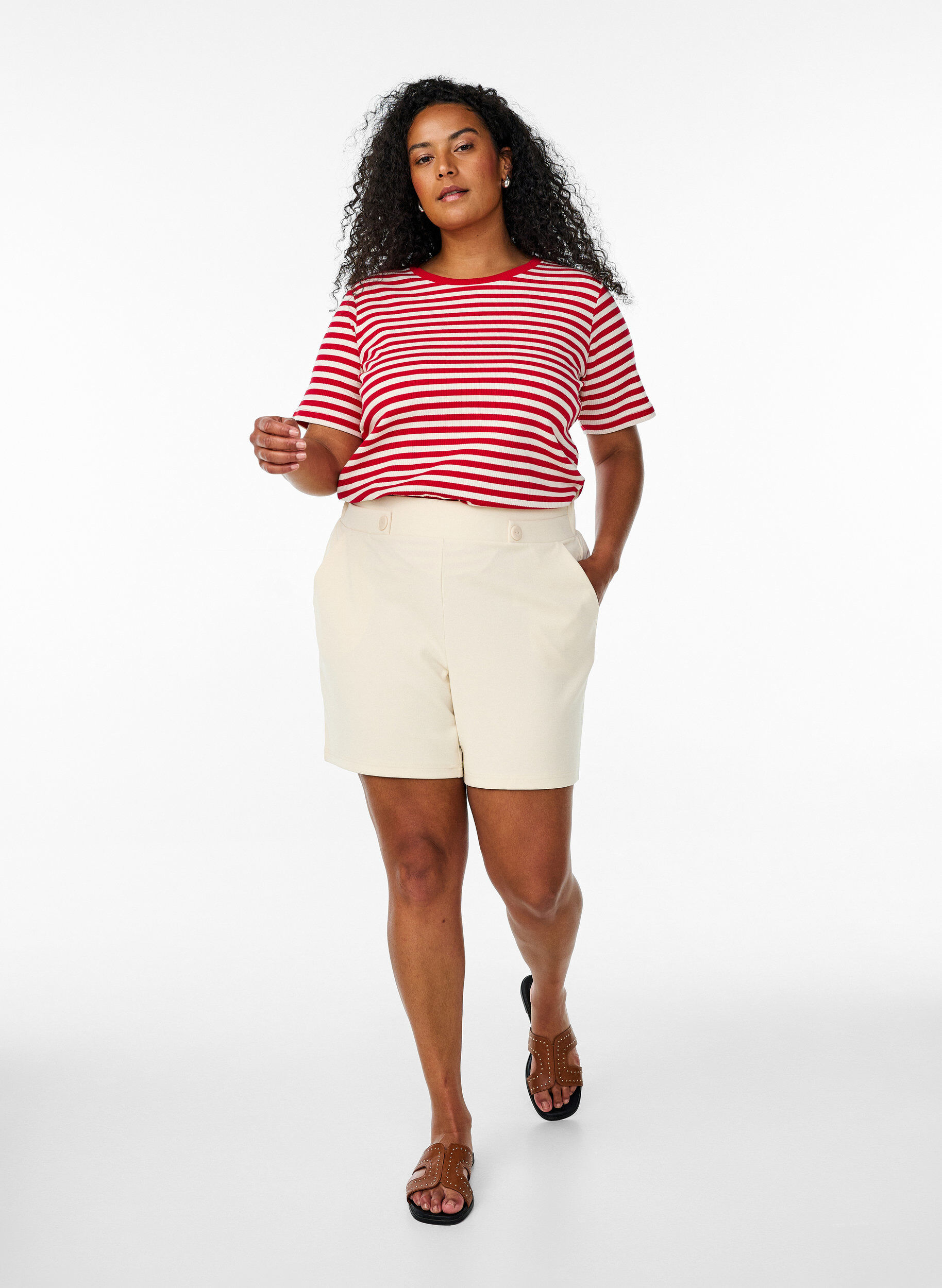 ZizziShorts mit Taschen und lockerer Passform, Beige, Model image number 1