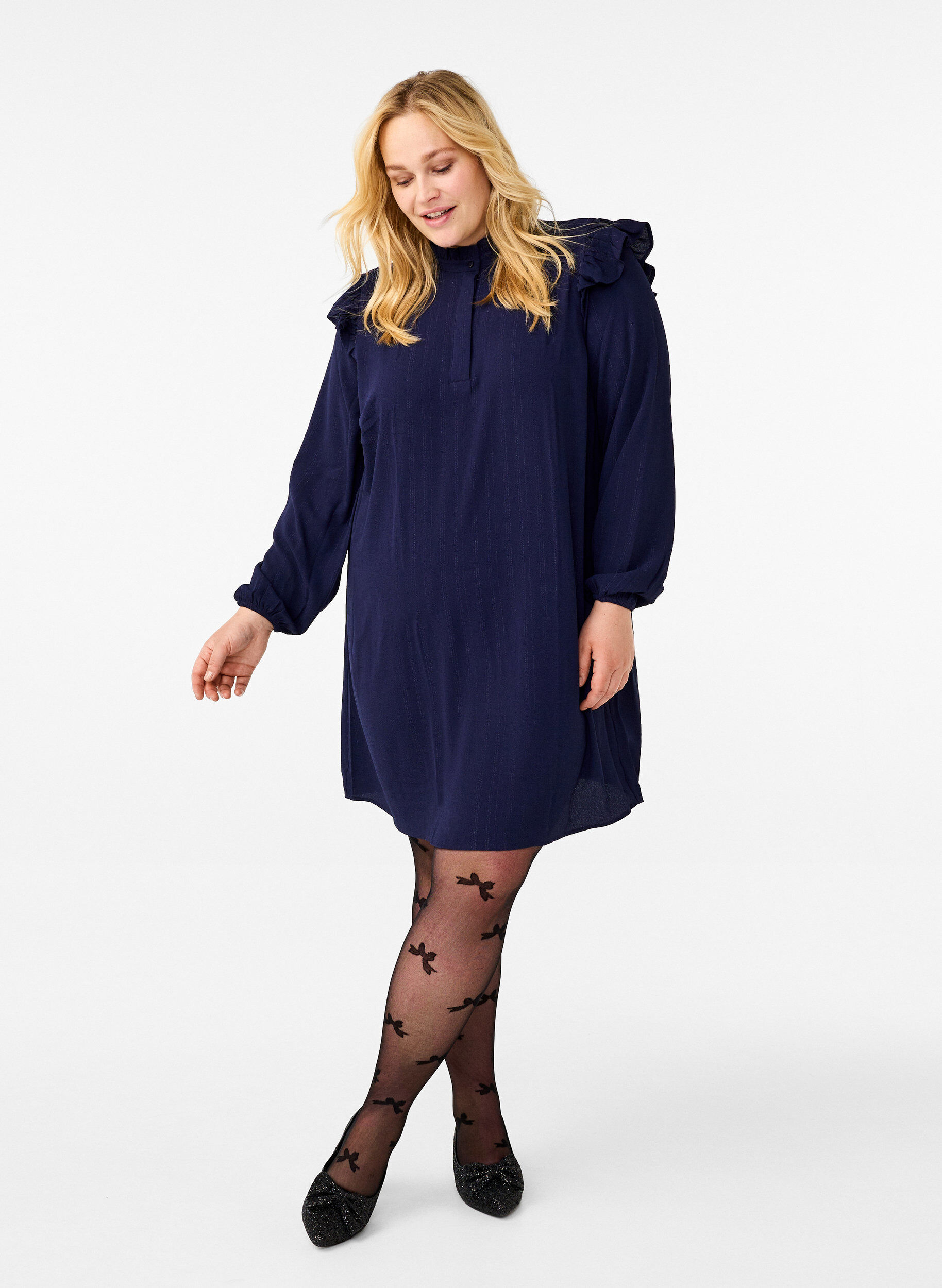 ZizziKurzes Kleid mit R&uuml;schen und Glitzer, Blau, Model image number 1