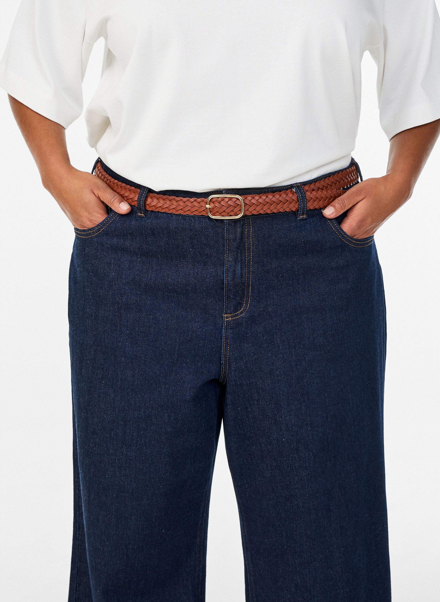 ZizziGeflochtener G&uuml;rtel aus Kunstleder, Braun, Model image number 0