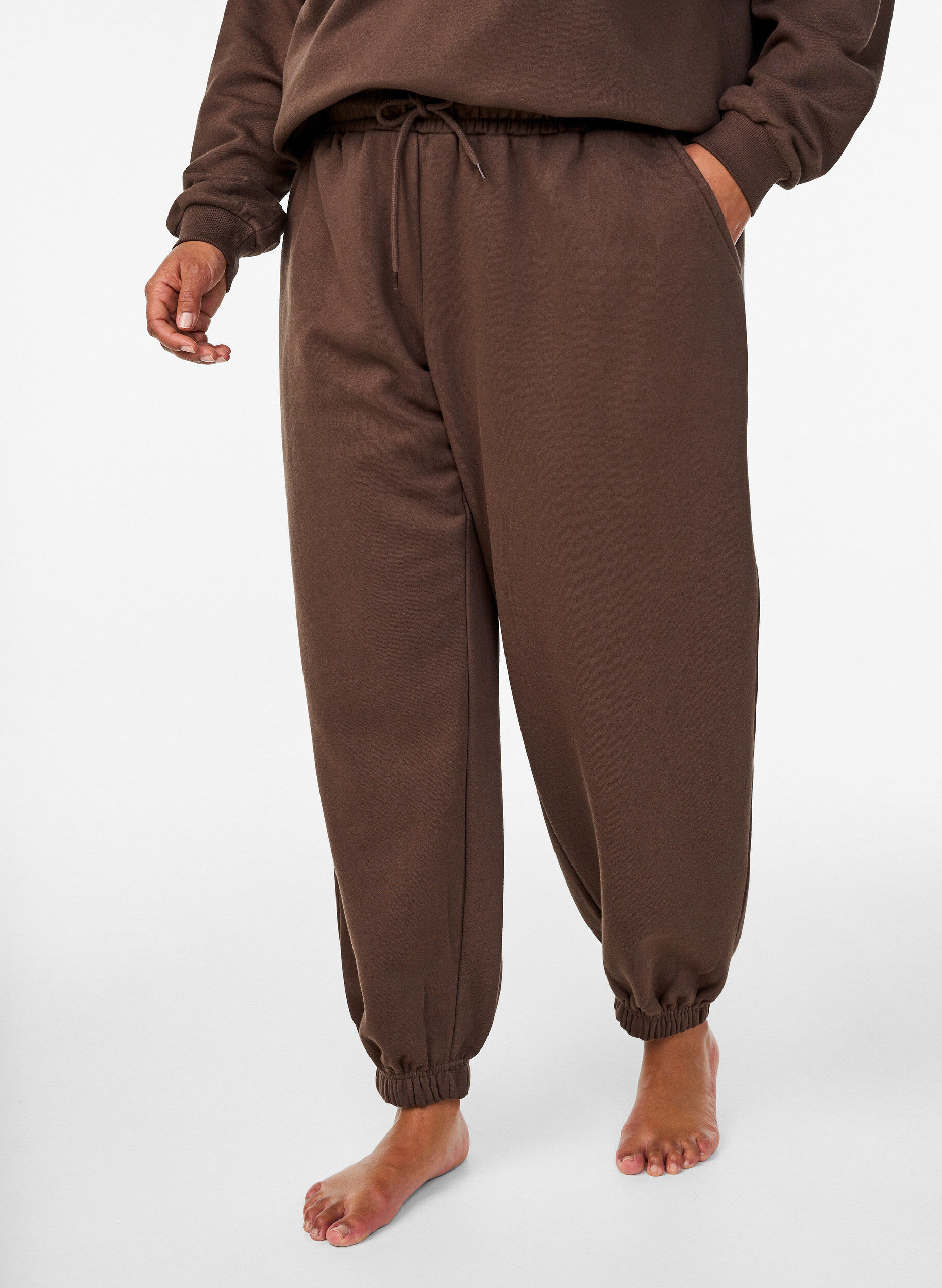 ZizziHoch taillierte Sweatpants mit Taschen, Braun, Model image number 2