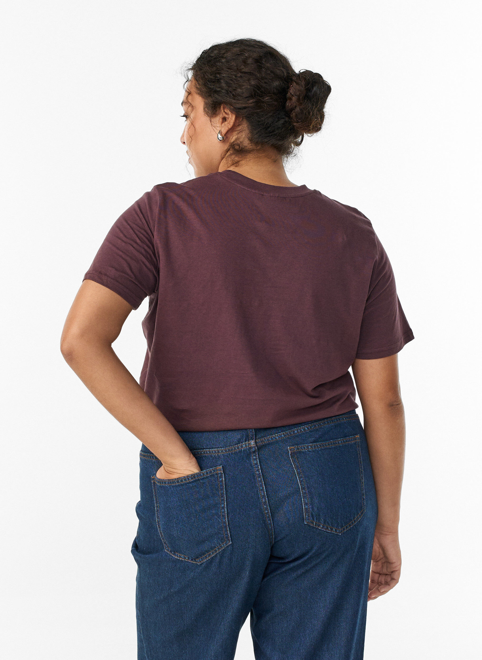 ZizziBasic-T-Shirt aus Baumwolle mit Rundhalsausschnitt, Dunkles Bordeaux, Model image number 2