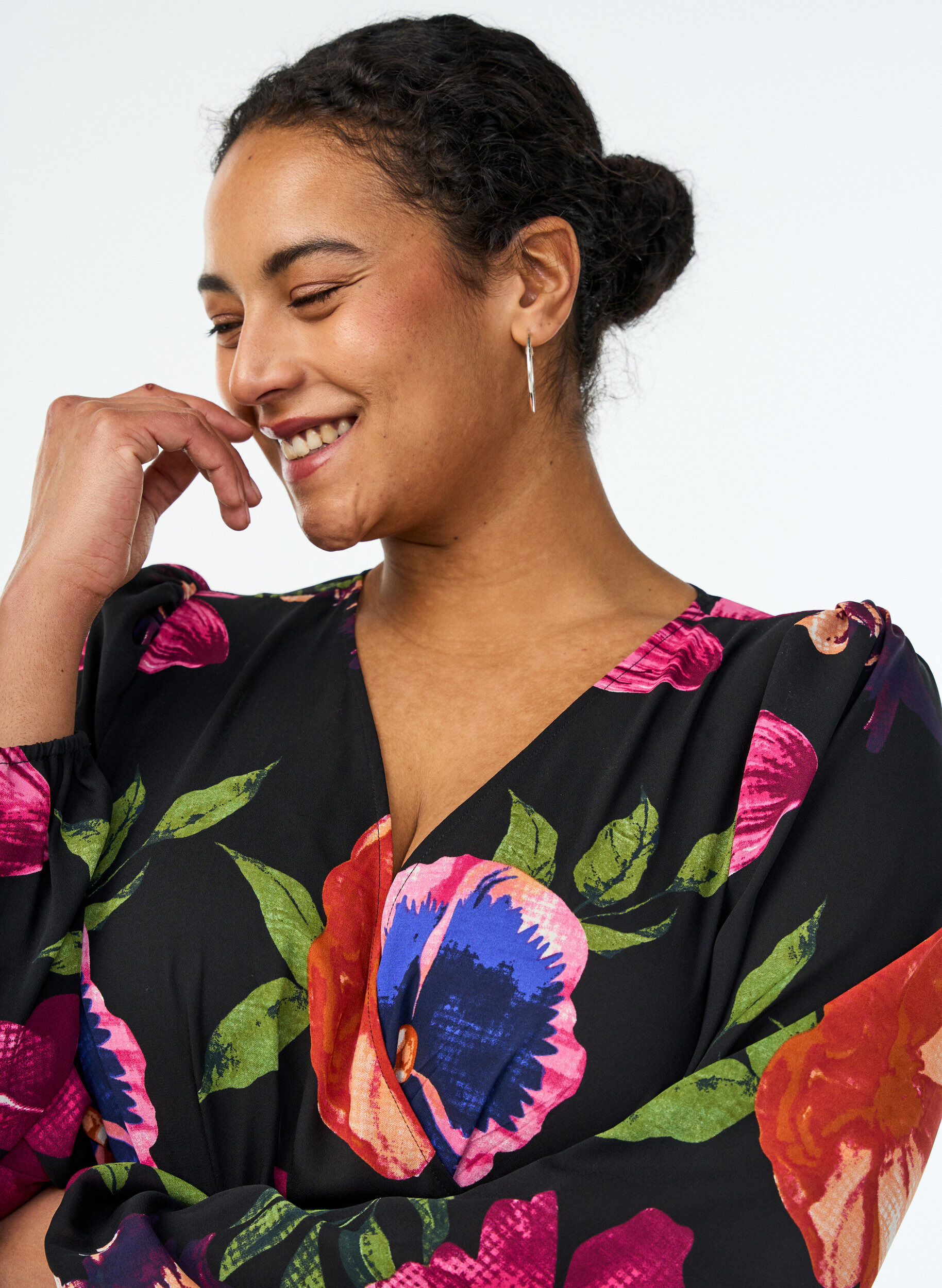 ZizziMaxikleid mit Wickelausschnitt und langen &Auml;rmeln, Schwarz, Model image number 2