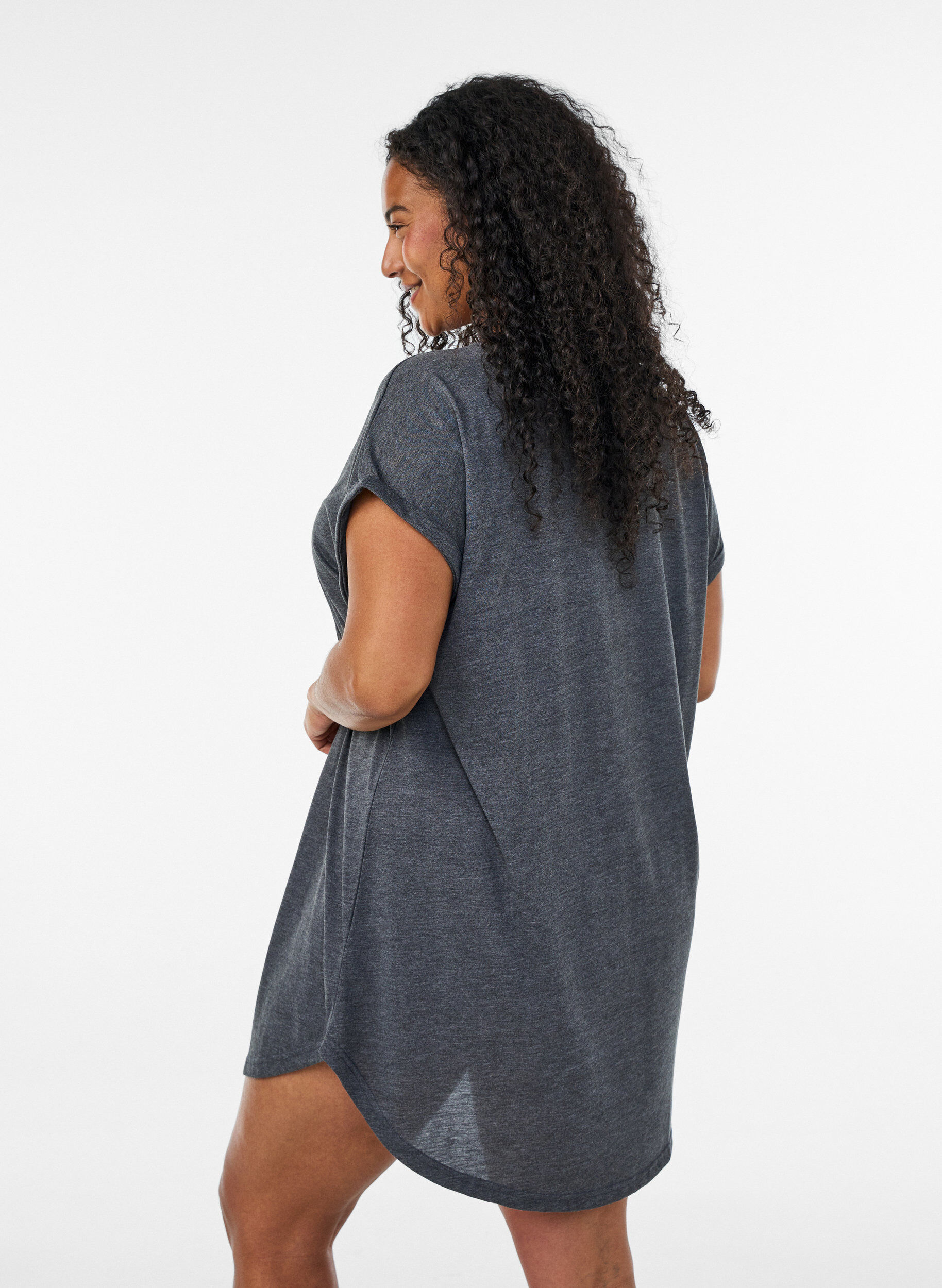 ZizziKurz&auml;rmliges Nachthemd mit Textdruck, Schwarz, Model image number 2