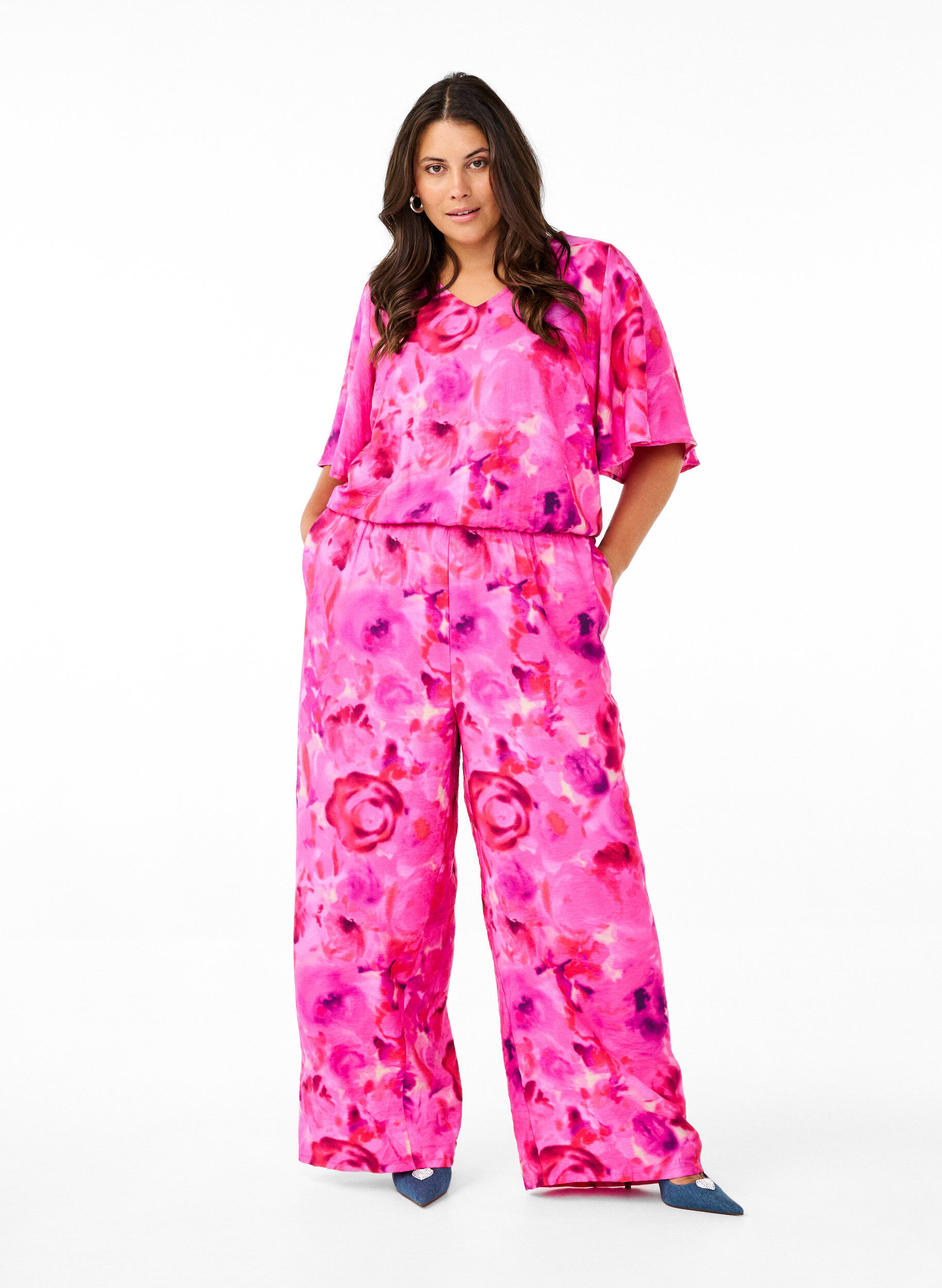 ZizziGebl&uuml;mter Jumpsuit mit Fledermaus&auml;rmeln, Pink Rose AOP, Model image number 0