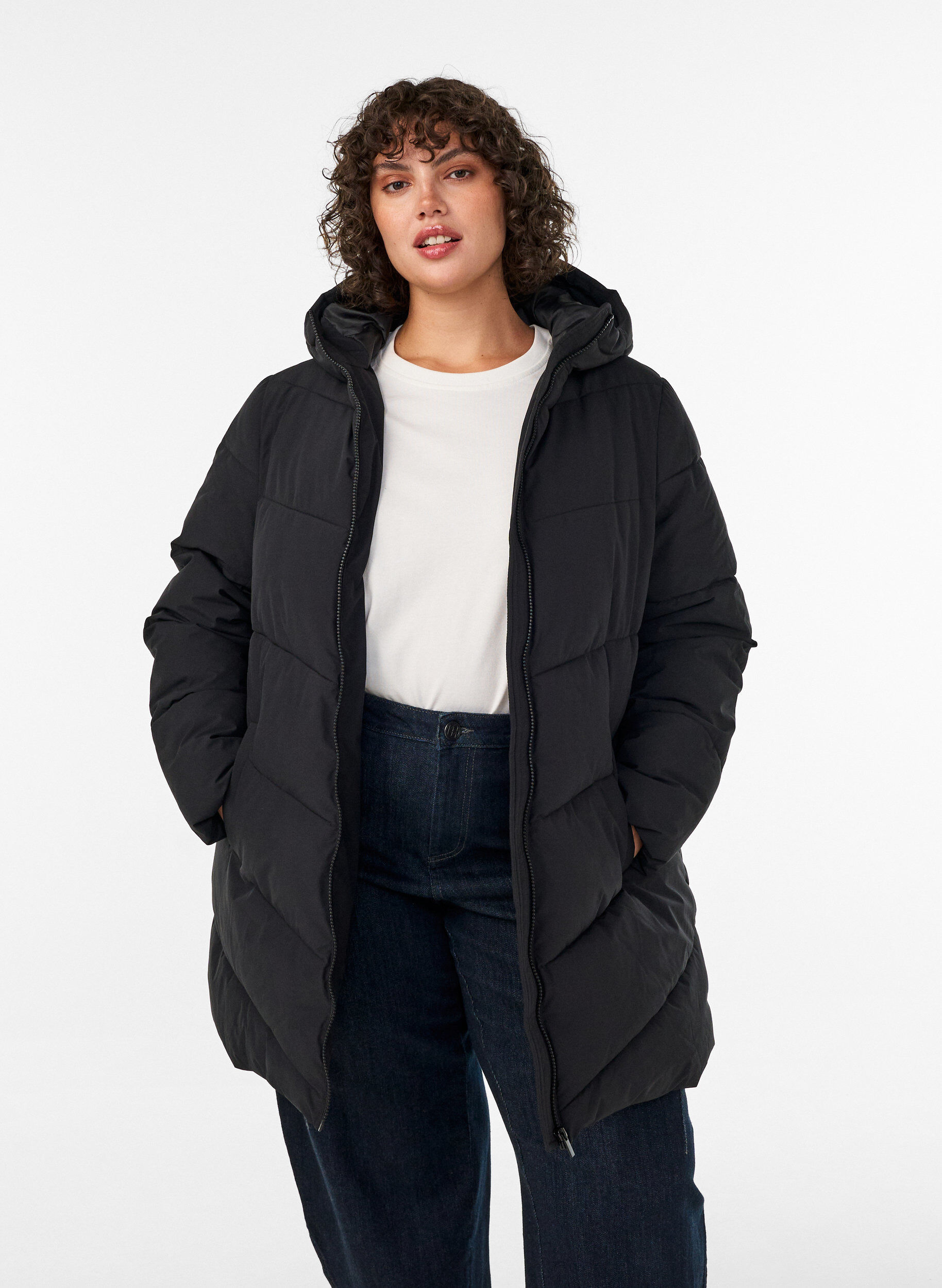 ZizziMittellange Steppjacke mit Kapuze, Schwarz, Model image number 0