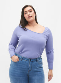 Langärmliges T-Shirt mit asymmetrischer Schnitt, Lavender Violet, Model