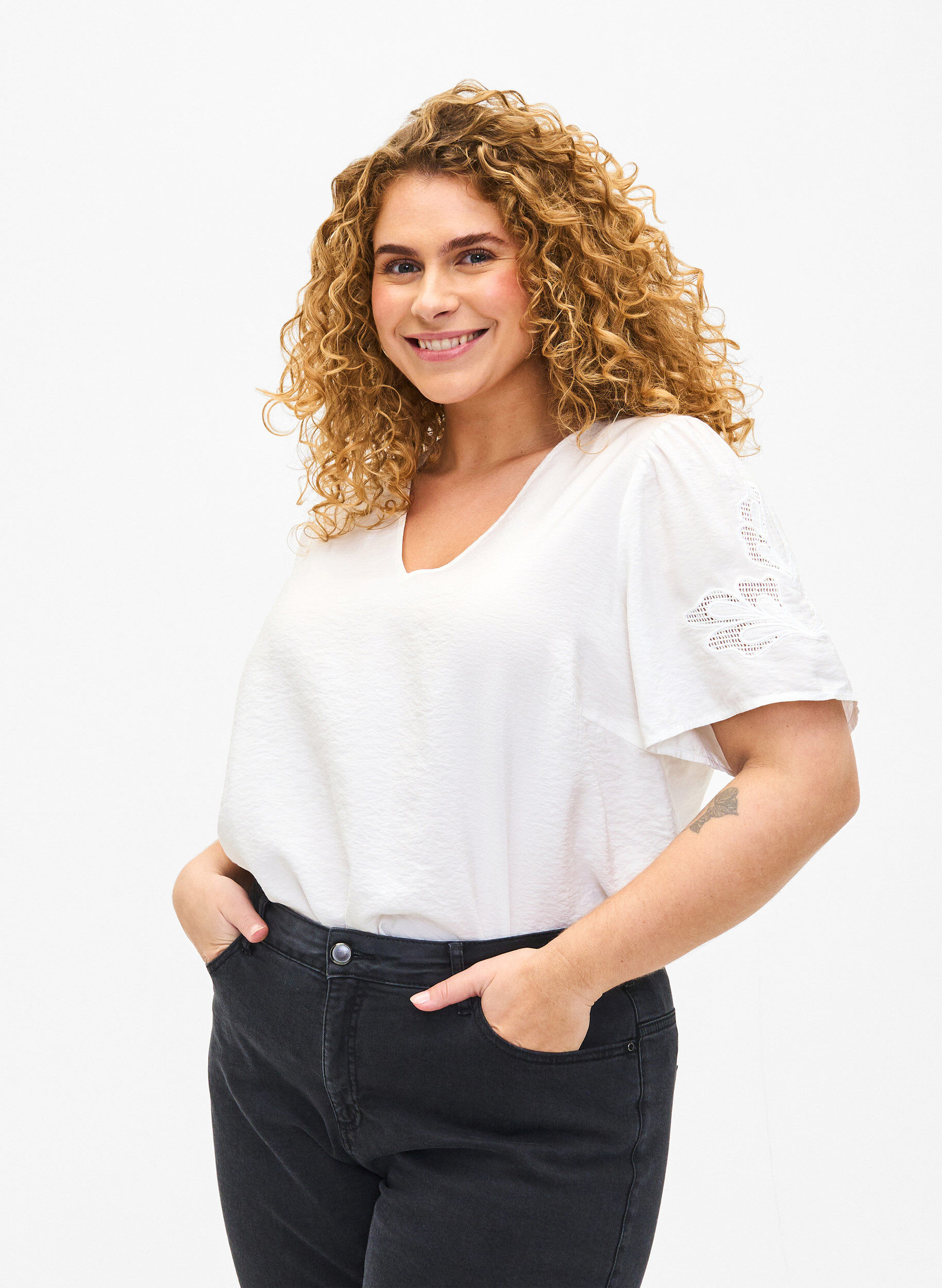 Zizzi Kurzarm-Bluse aus Viskose mit Stickerei, Wei&szlig;, Model image number 0
