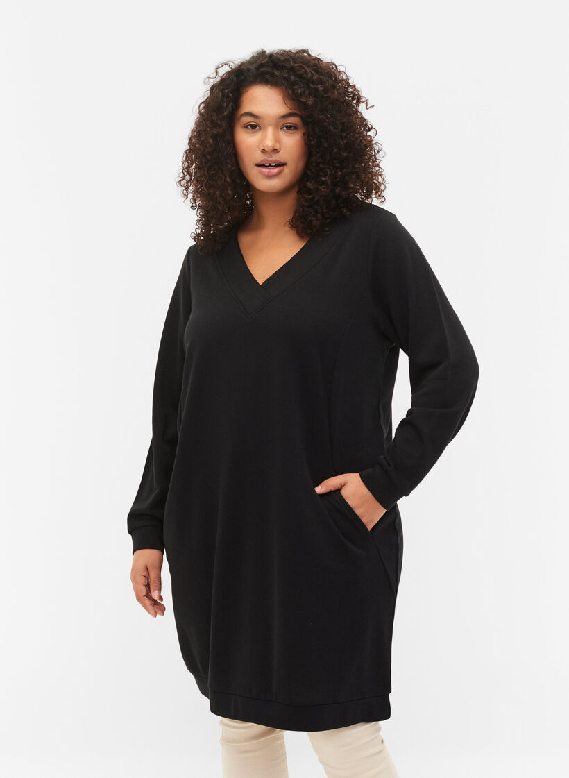 Pulloverkleid mit V-Ausschnitt, Black, Model