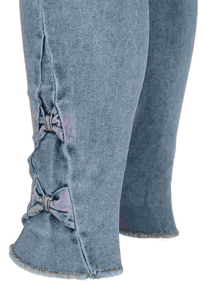 Cropped Amy Jeans mit Schleifen, Light blue, Packshot image number 3