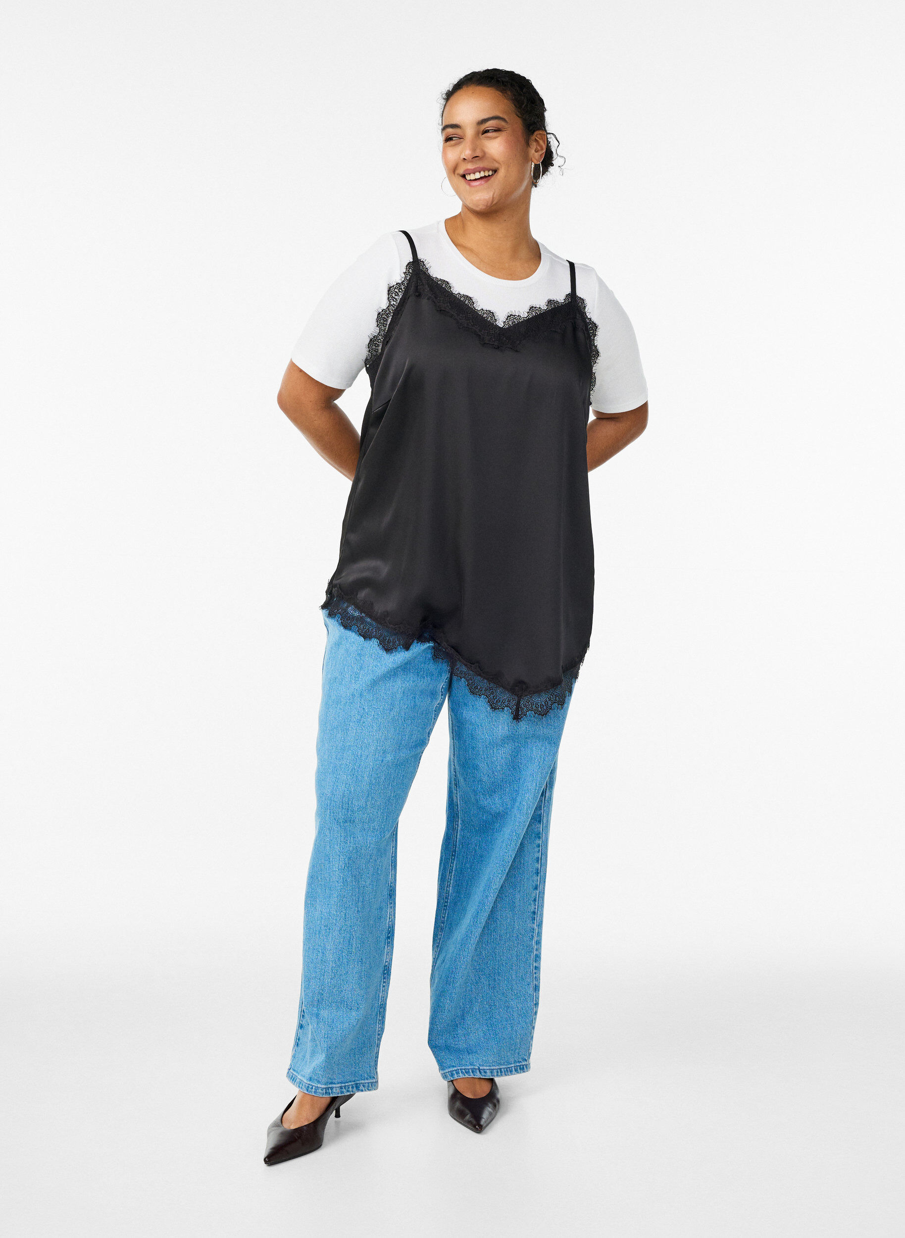 ZizziTop aus Satin mit Spitzen und asymmetrischem Saum, Schwarz, Model image number 1