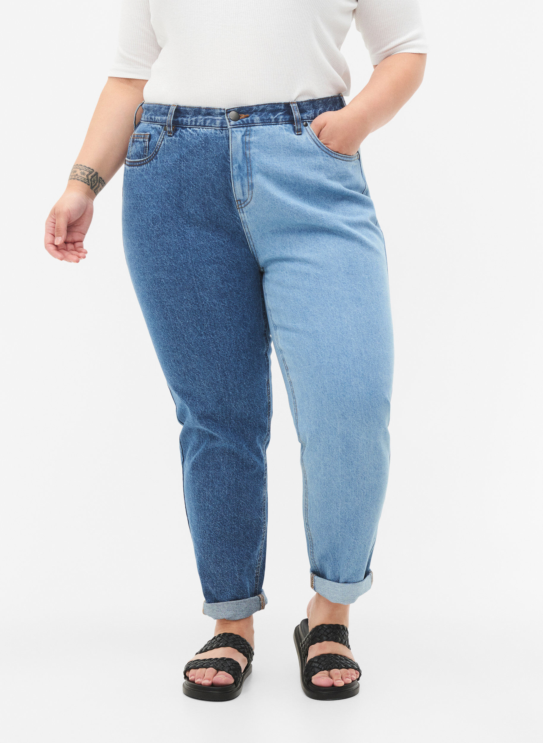 ZizziTwo-Tone Mille Mom Fit Jeans, Lt. B. Comb, Model image number 2