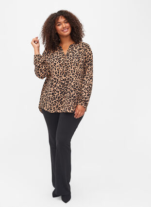Langarm Bluse mit Print und V-Ausschnitt, Leopard, Model image number 2