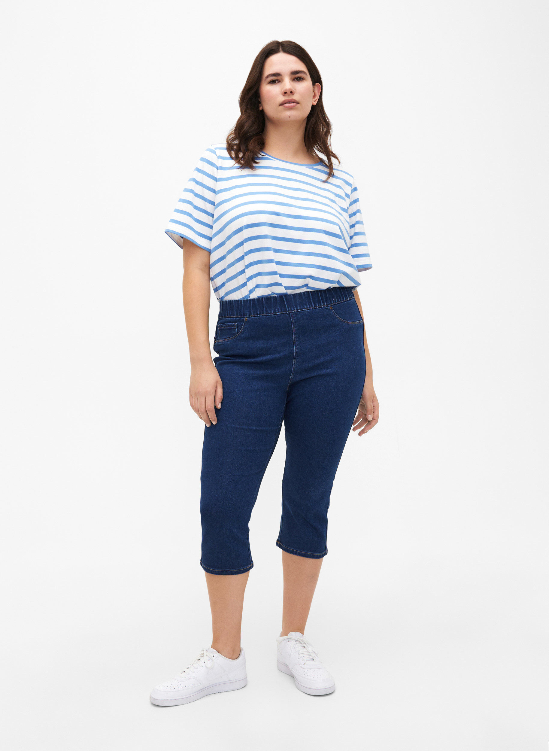 Zizzi Denim-Caprihosen mit elastischem Bund, Blau, Model image number 1