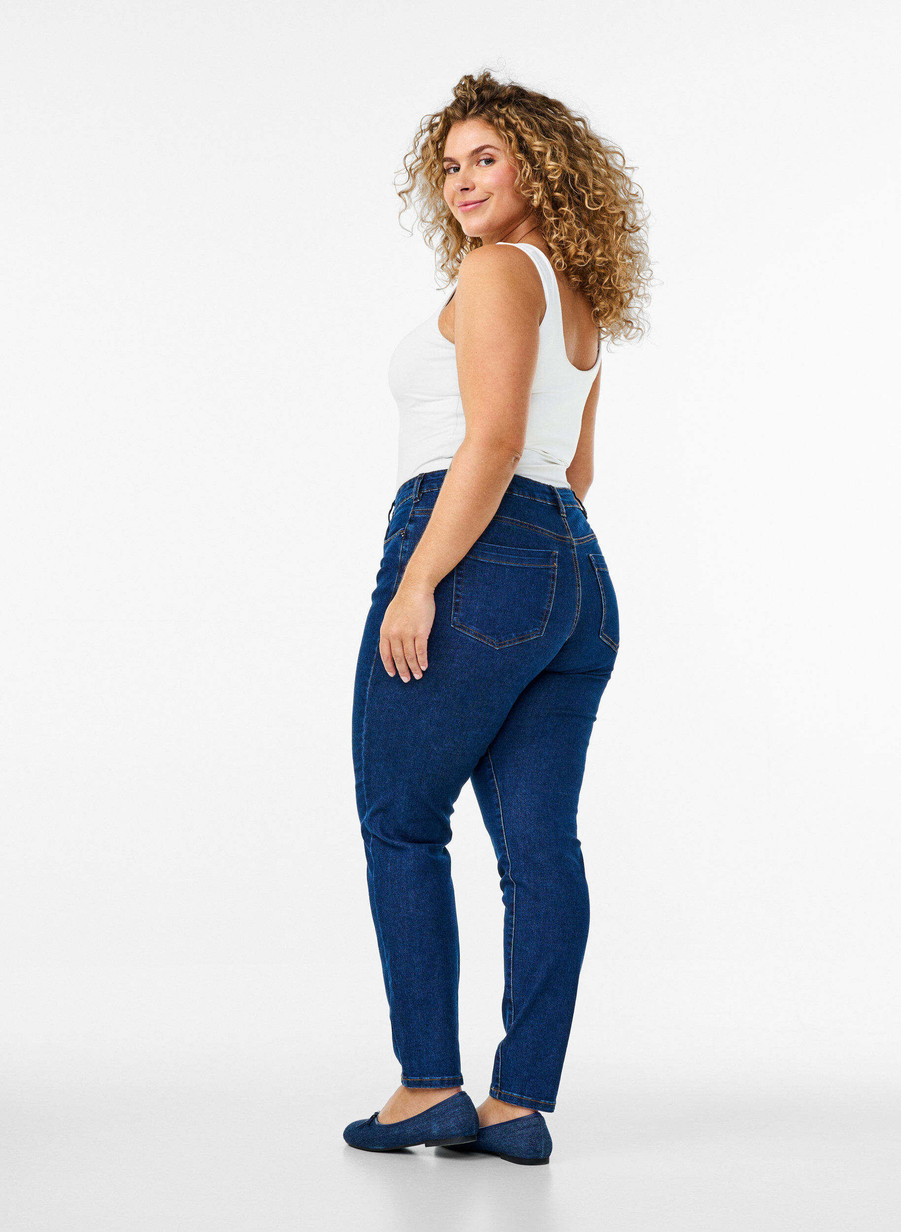 ZizziSlim Fit Emily Jeans mit normaler Taille, Blau, Model image number 1