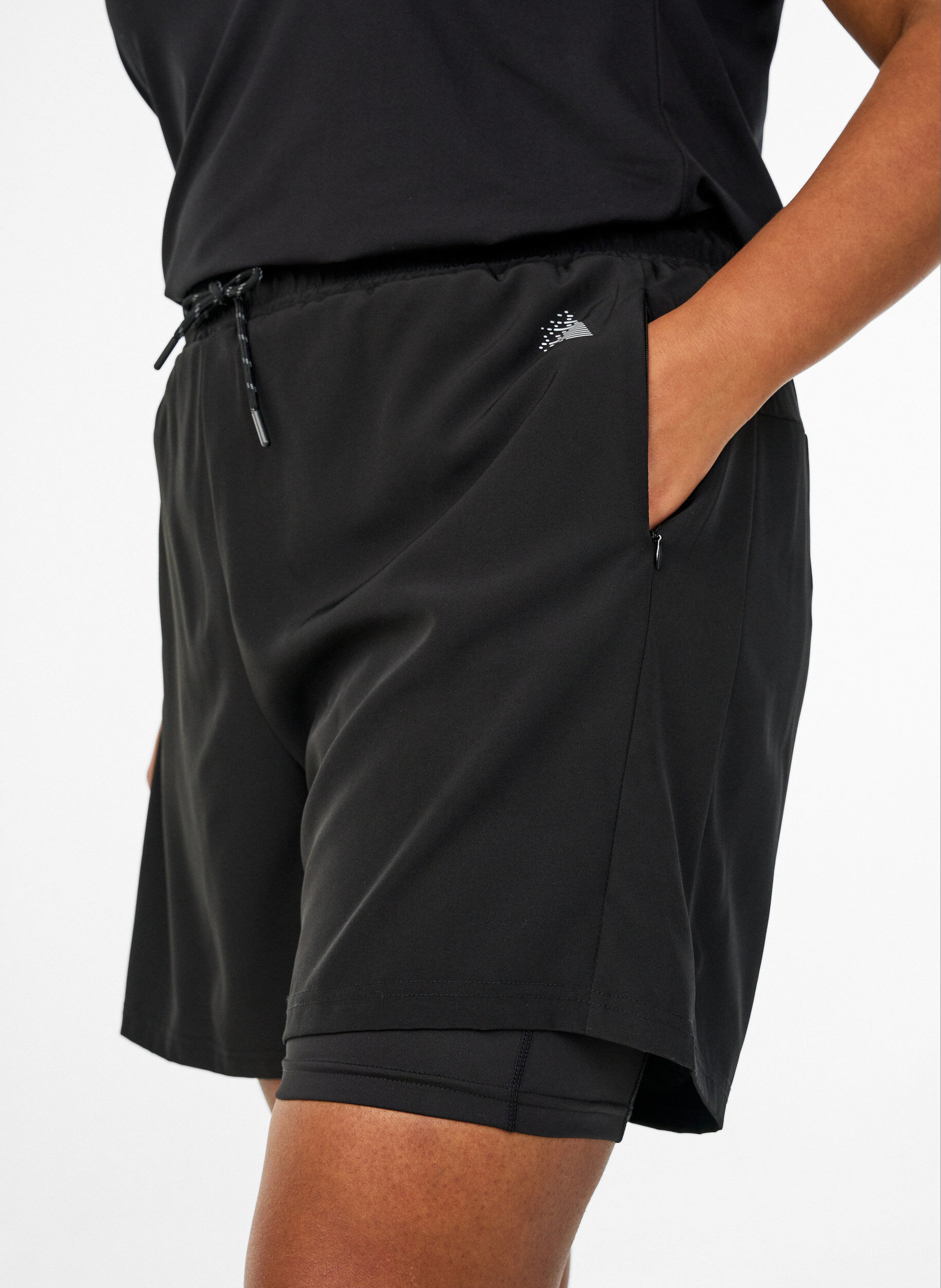 ZizziTrainingsshorts mit Innenhose und Handytasche, Schwarz, Model image number 3