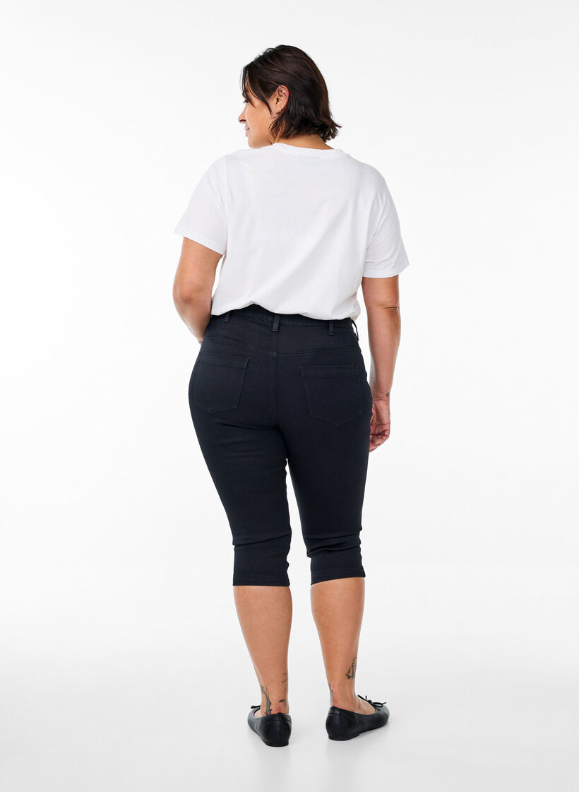 Hoch taillierte Amy Capri Jeans mit Super Slim Fit, Schwarz, Model image number 1