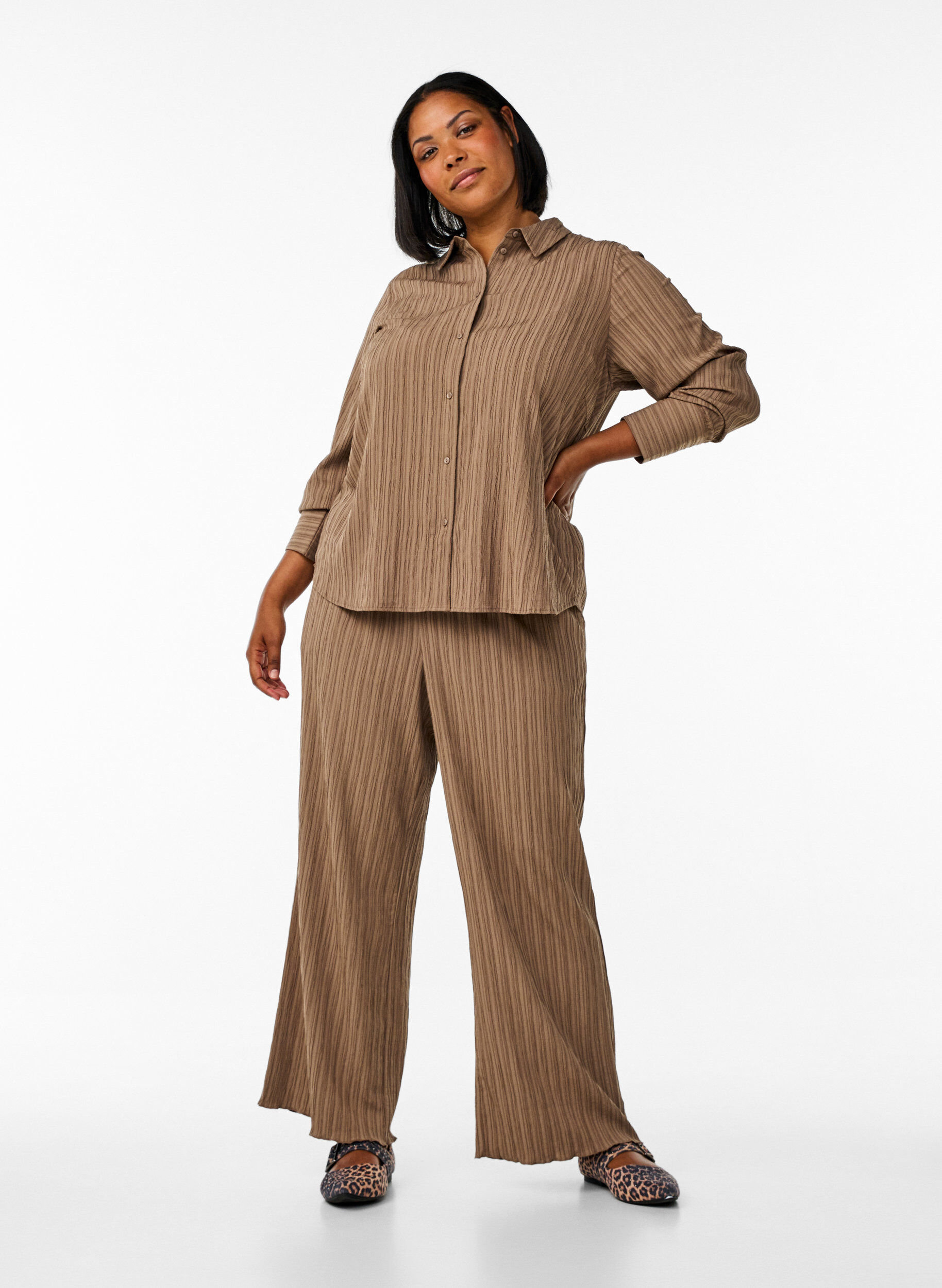 ZizziFLASH - Bluse mit Textur, Braun, Model image number 1