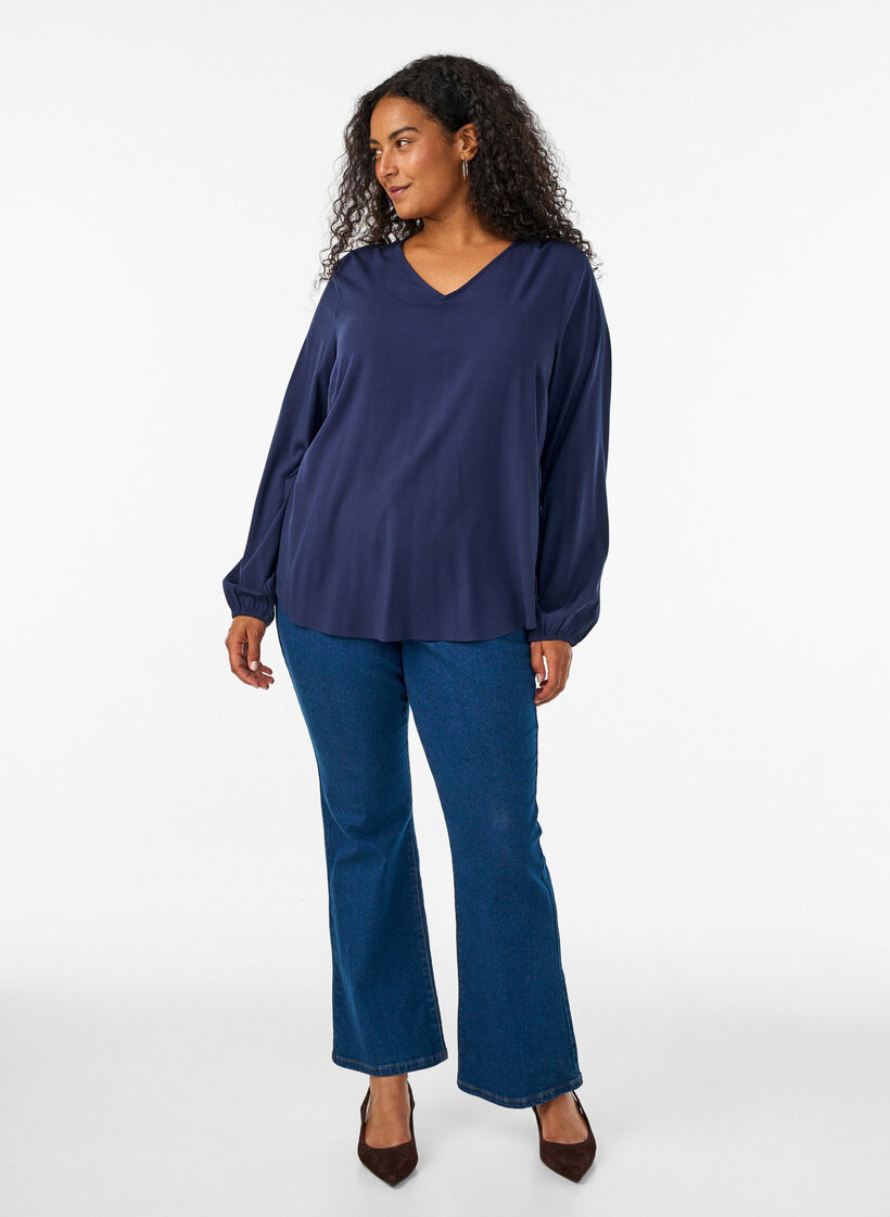 Bluse aus Viskose mit V-Ausschnitt und abgerundetem Saum, Blau, Model image number 1