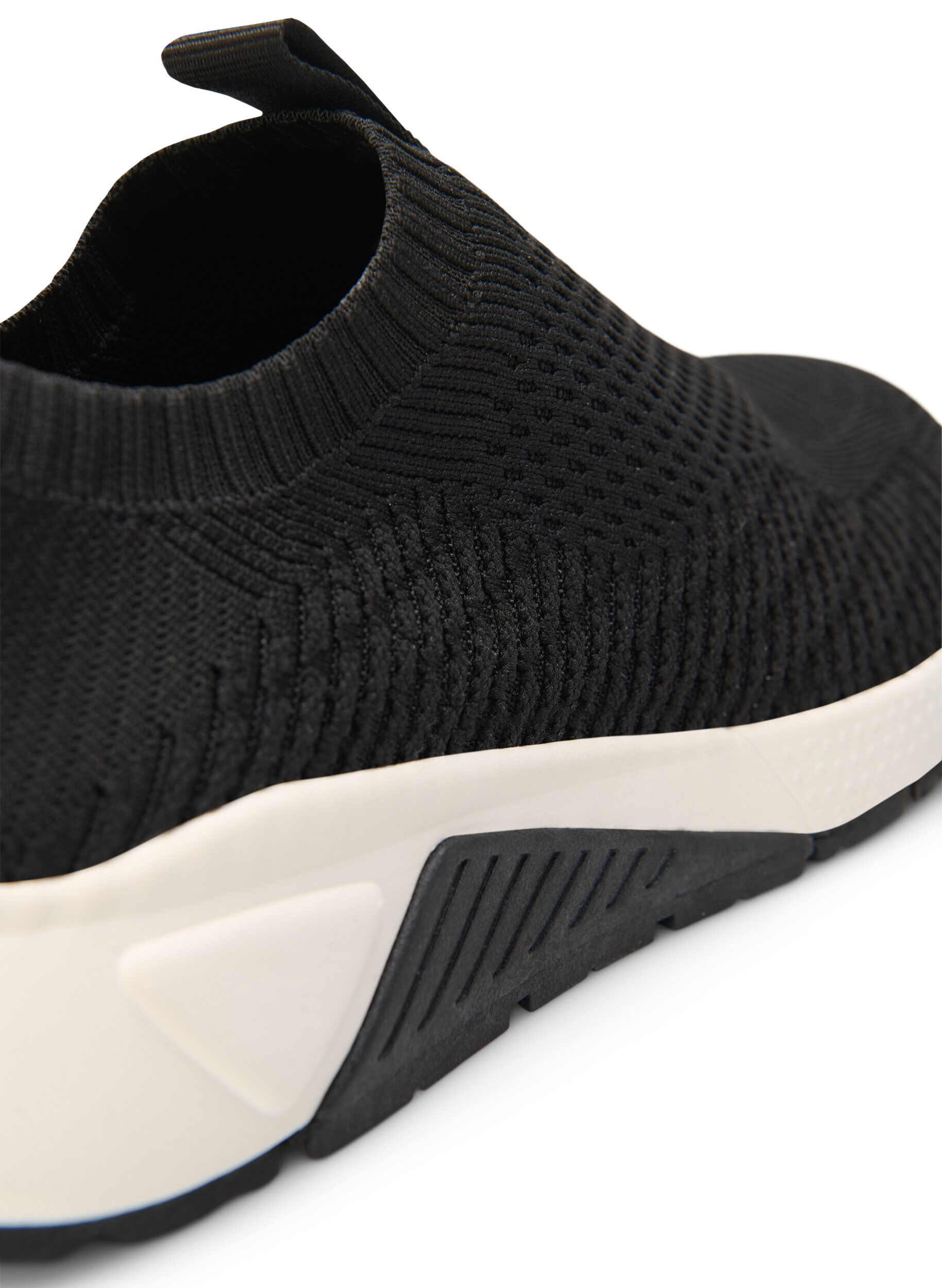 ZizziWeit geschnittener Slip-On-Sneaker, Schwarz, Packshot image number 4