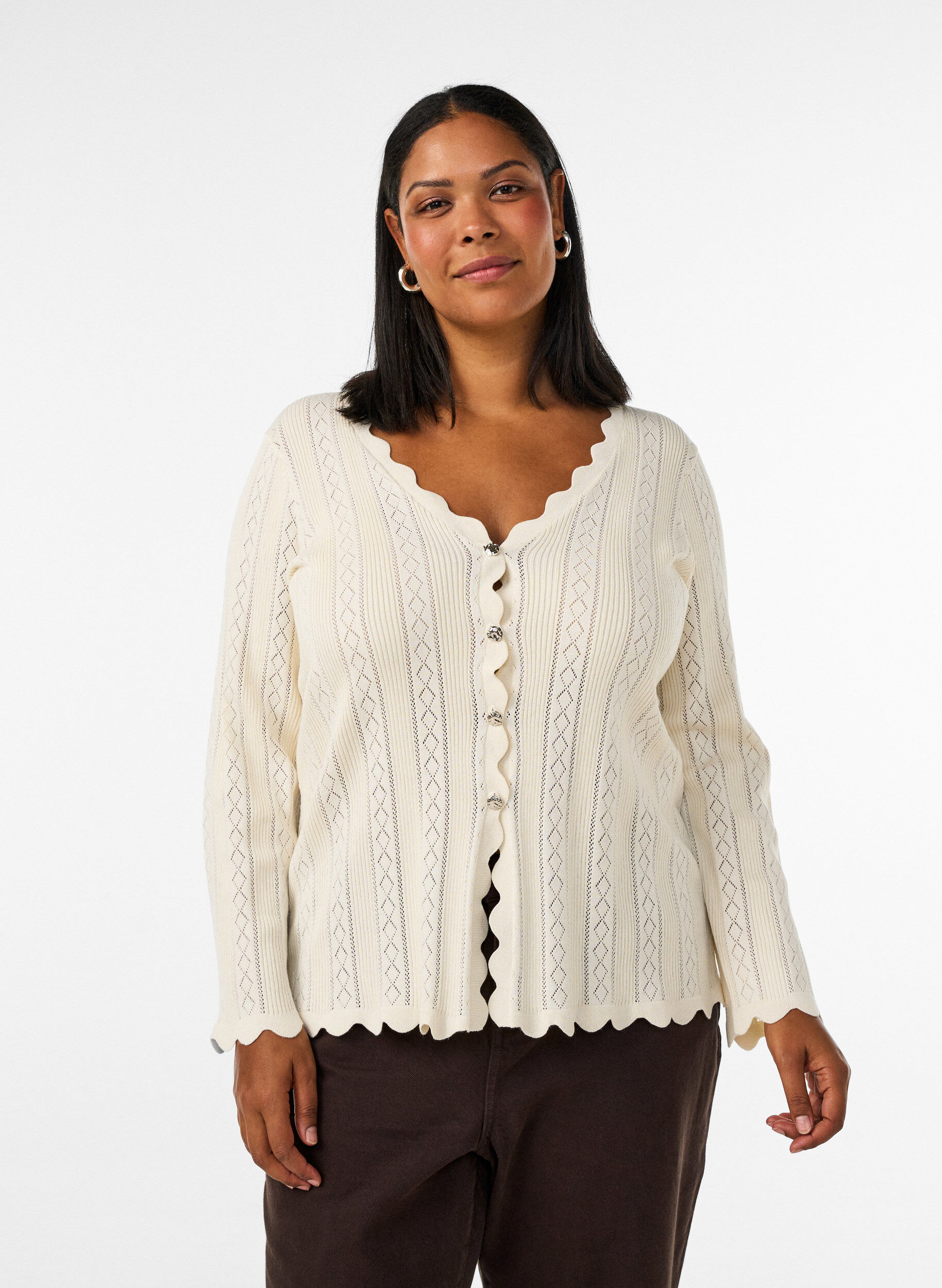 Cardigan with eyelet embroidery and wavy edges, Vanilla, Model