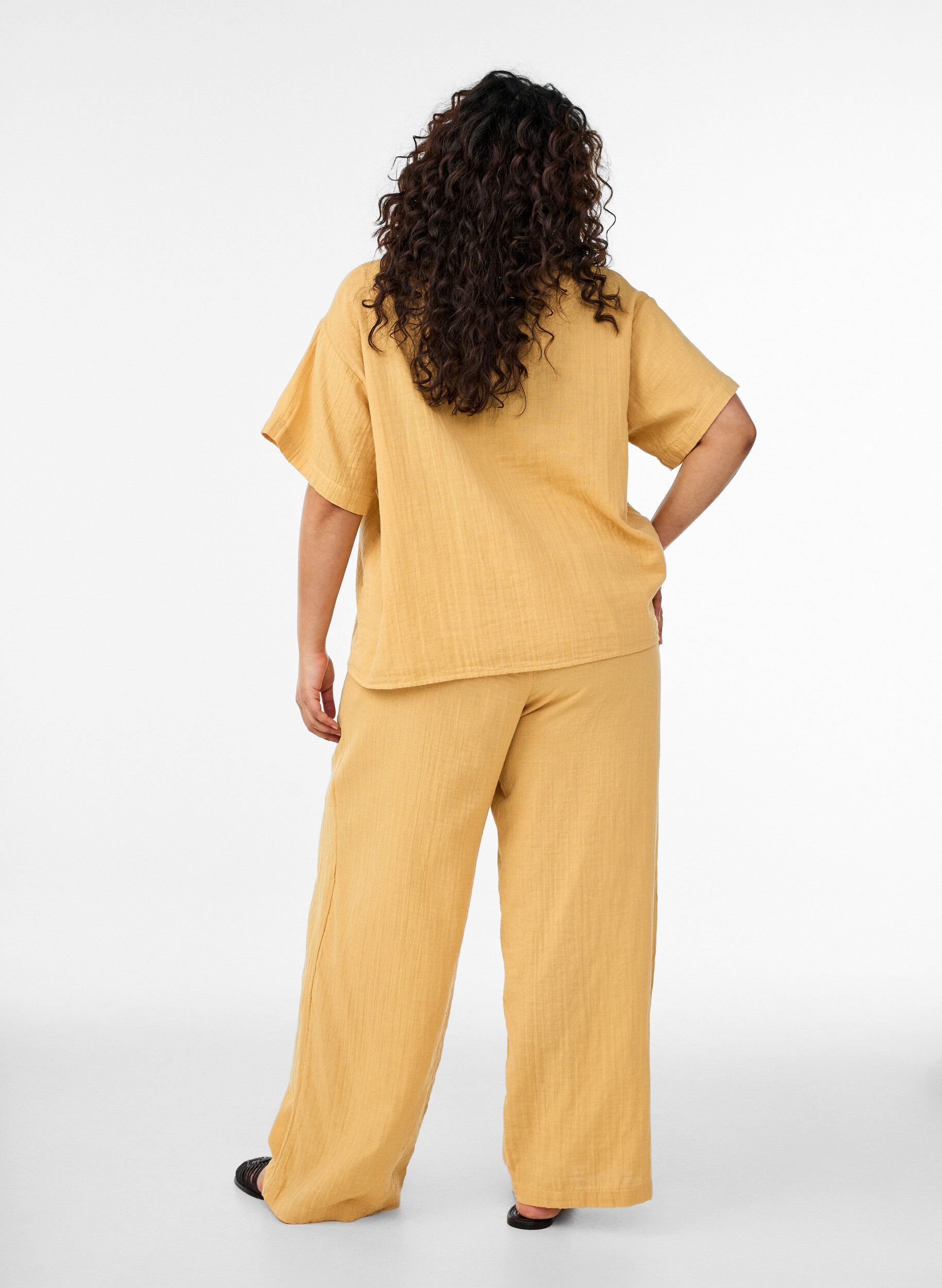 ZizziHoch taillierte Hose aus Baumwoll-Musselin mit weitem Bein, Gelb, Model image number 1