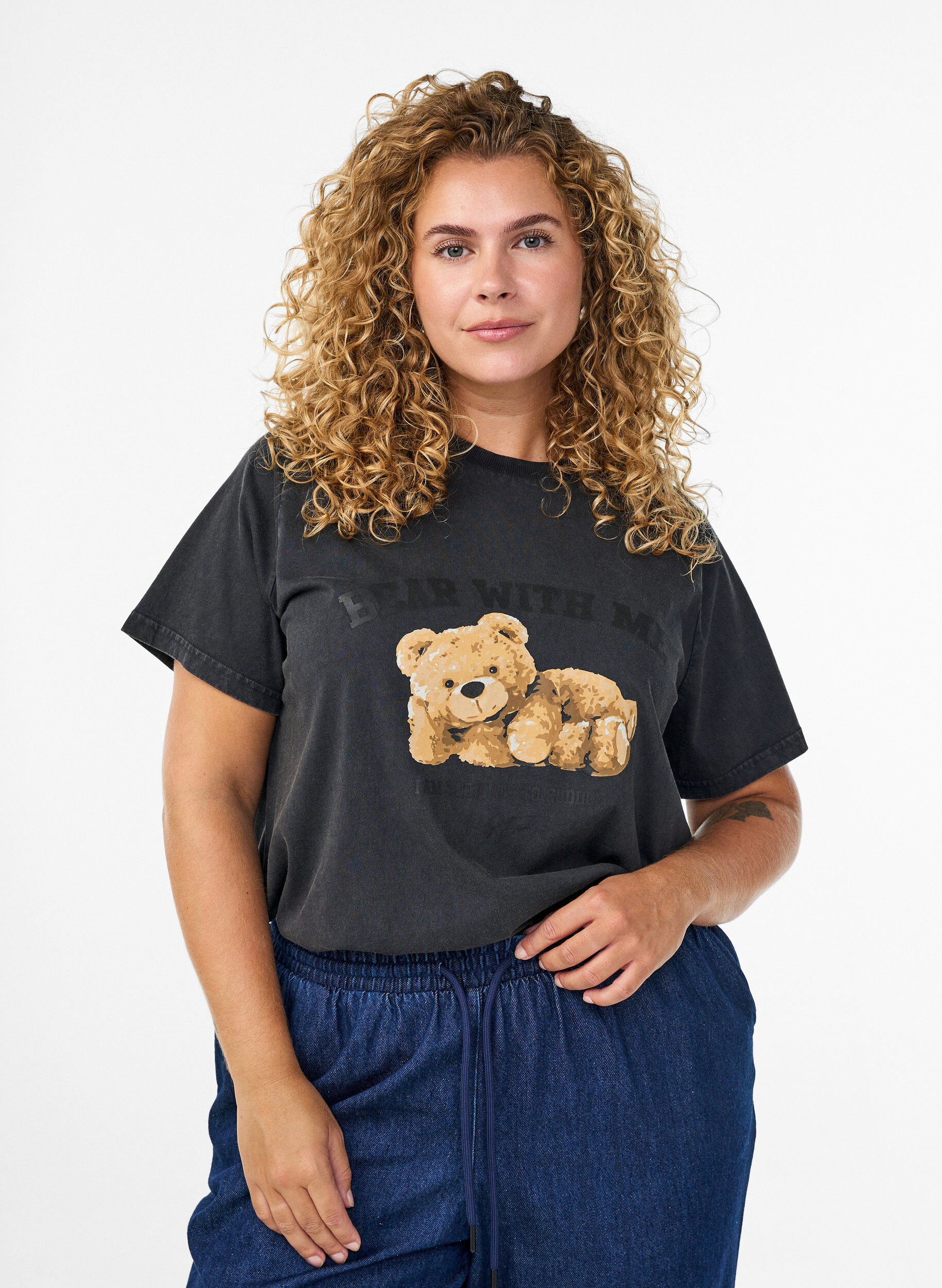 ZizziT-Shirt mit Teddyb&auml;r-Print und abgenutzter Optik, Grau, Model image number 0