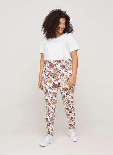 Super Slim Amy Jeans mit Blumenprint, White Flower AOP, Model image number 0