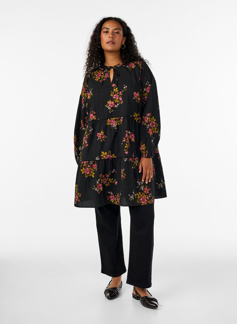Gebl&uuml;mtes Kleid mit Bindeverschluss, Schwarz, Model image number 1