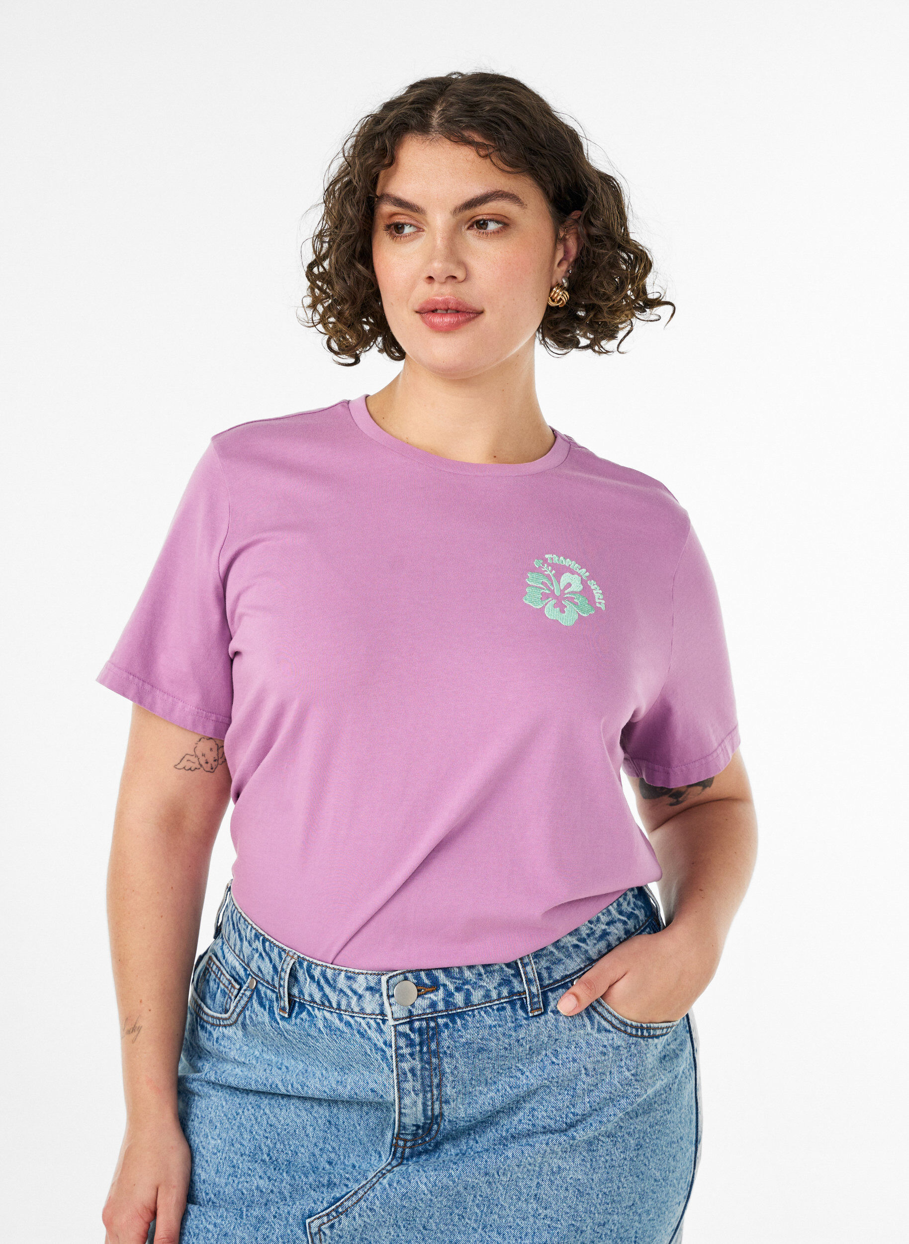 T-Shirt aus Bio-Baumwolle mit R&uuml;ckenprint, Rot, Model