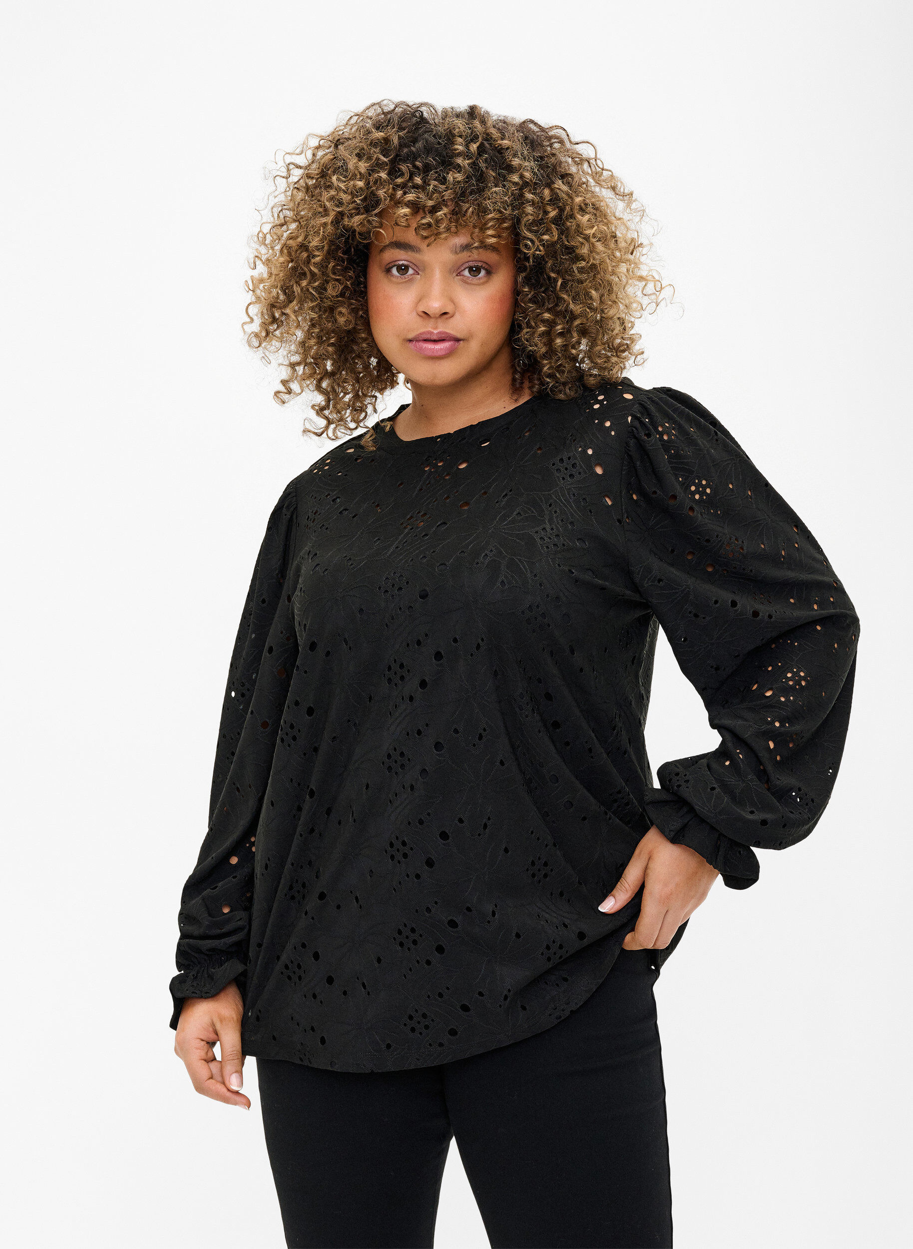 Zizzi Lang&auml;rmlige Bluse mit Lochmuster, Black, Model image number 0