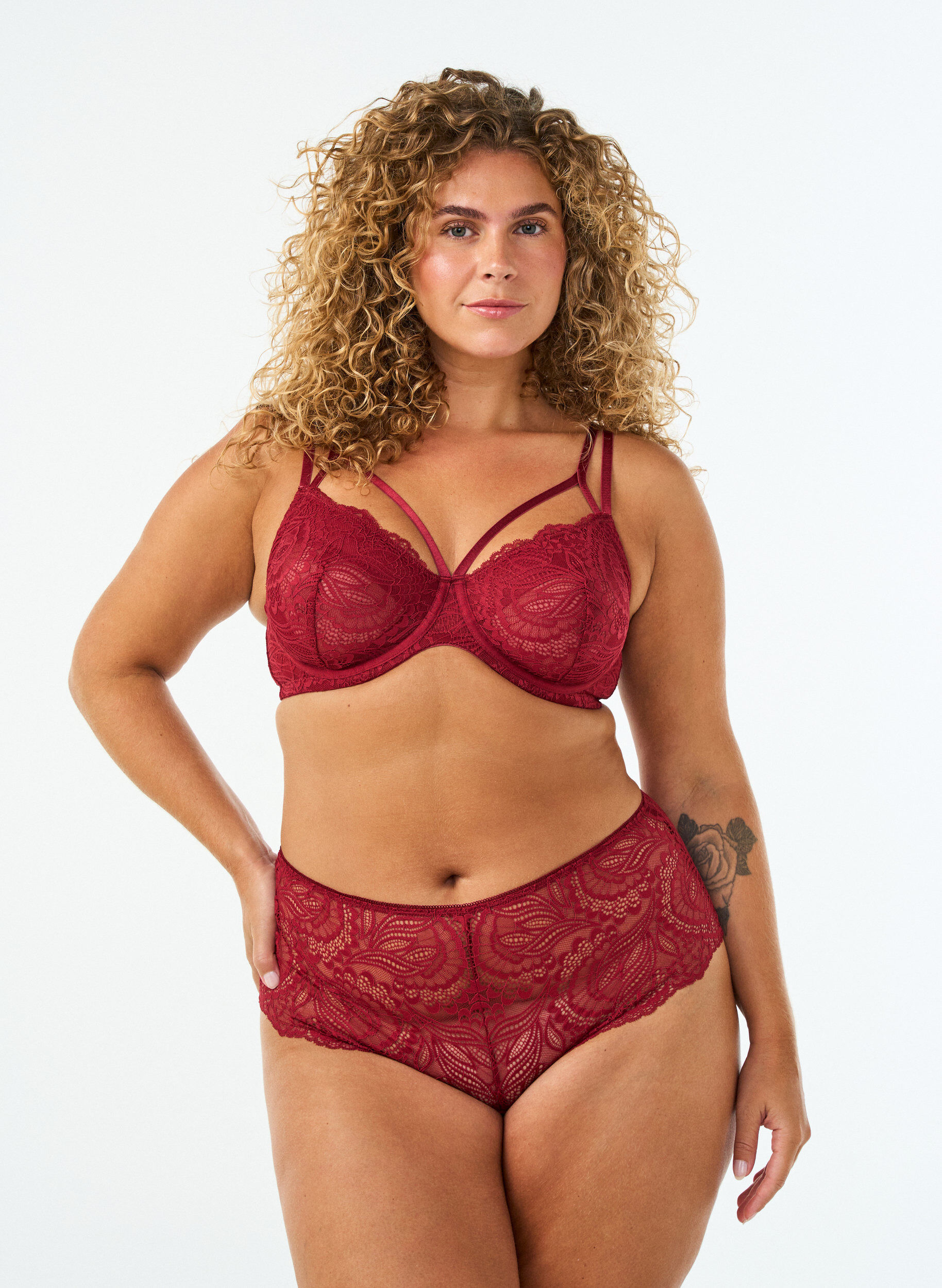 ZizziSchrittfreier Hipster-String mit Spitze und hoher Taille, Rot, Model image number 0