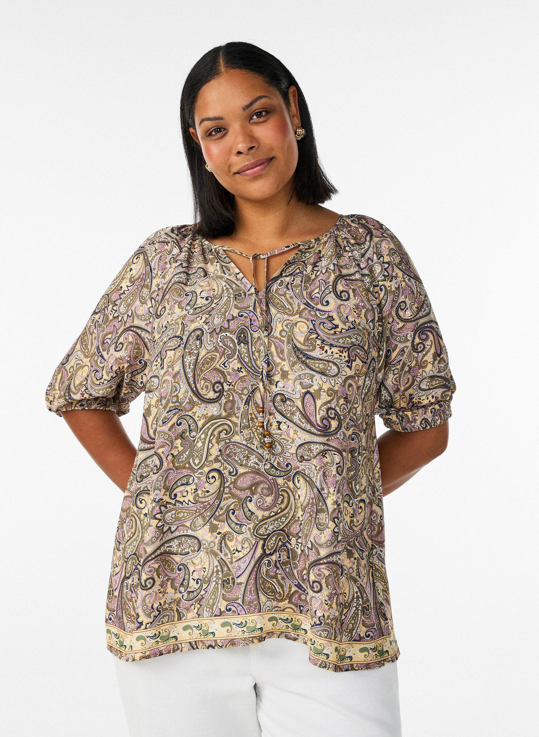 Bluse aus Viskose mit Paisley-Muster und Bindeband, Gelb, Model