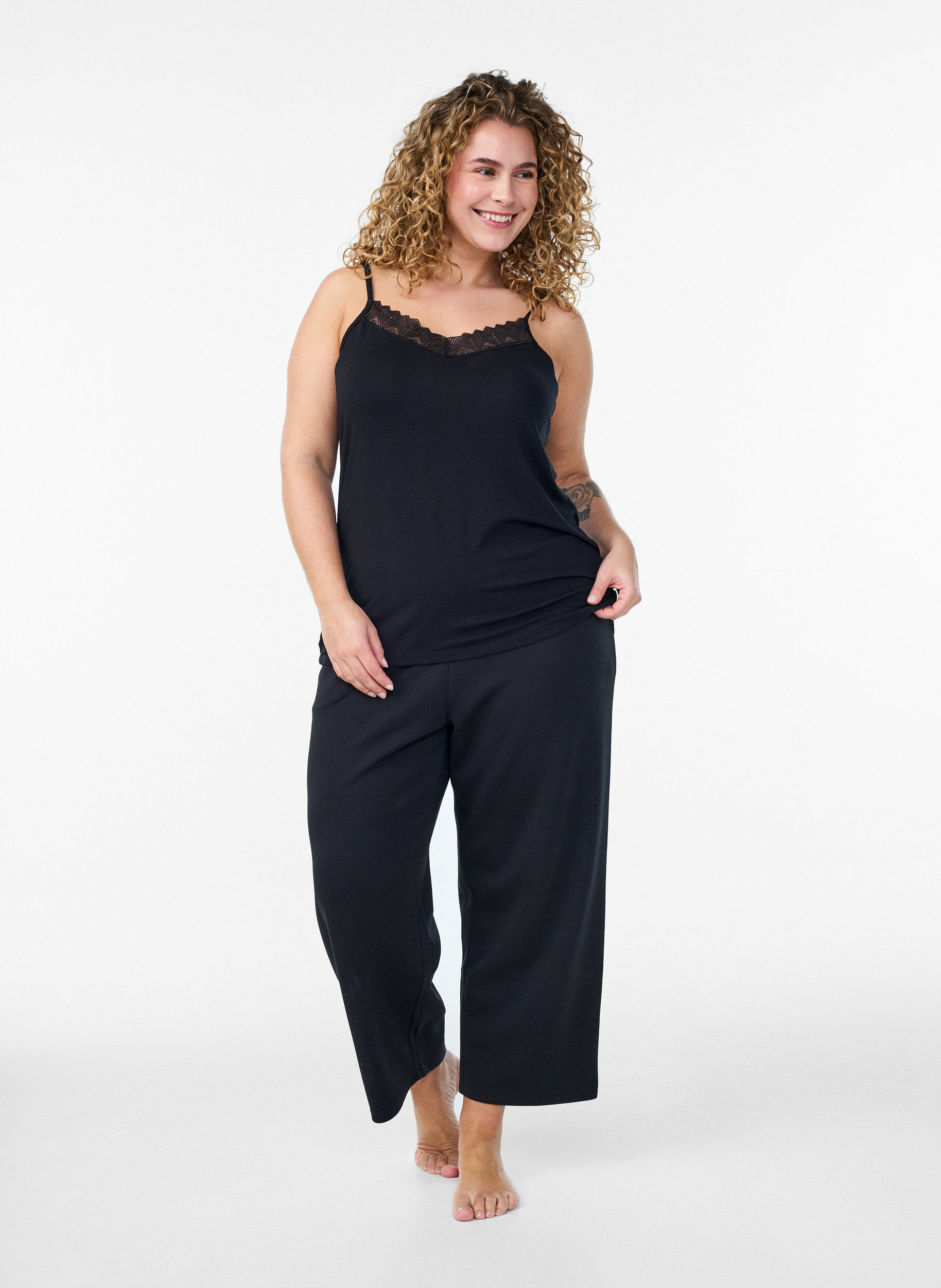 ZizziTop mit Spitzendetails und Spaghettitr&auml;gern, 0199, Model image number 1